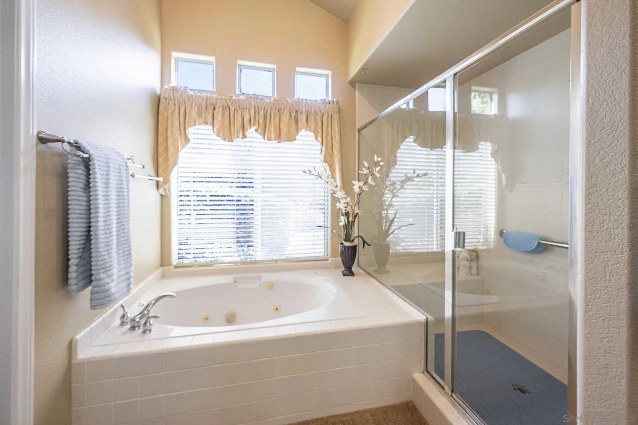 https://cdn.realtyfeed.com/cdn/127/250037195/b97a9d3eabb647d38fa66e07af0b3edf.webp