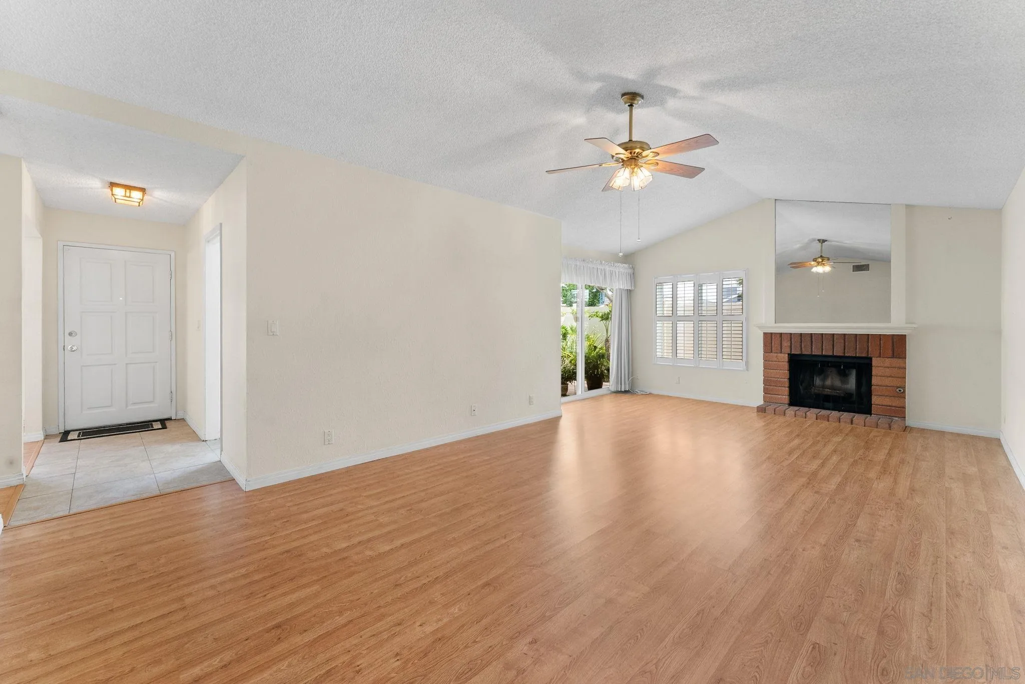 https://cdn.realtyfeed.com/cdn/127/250037197/013c4196b9e711d43d41446c40a80325.webp
