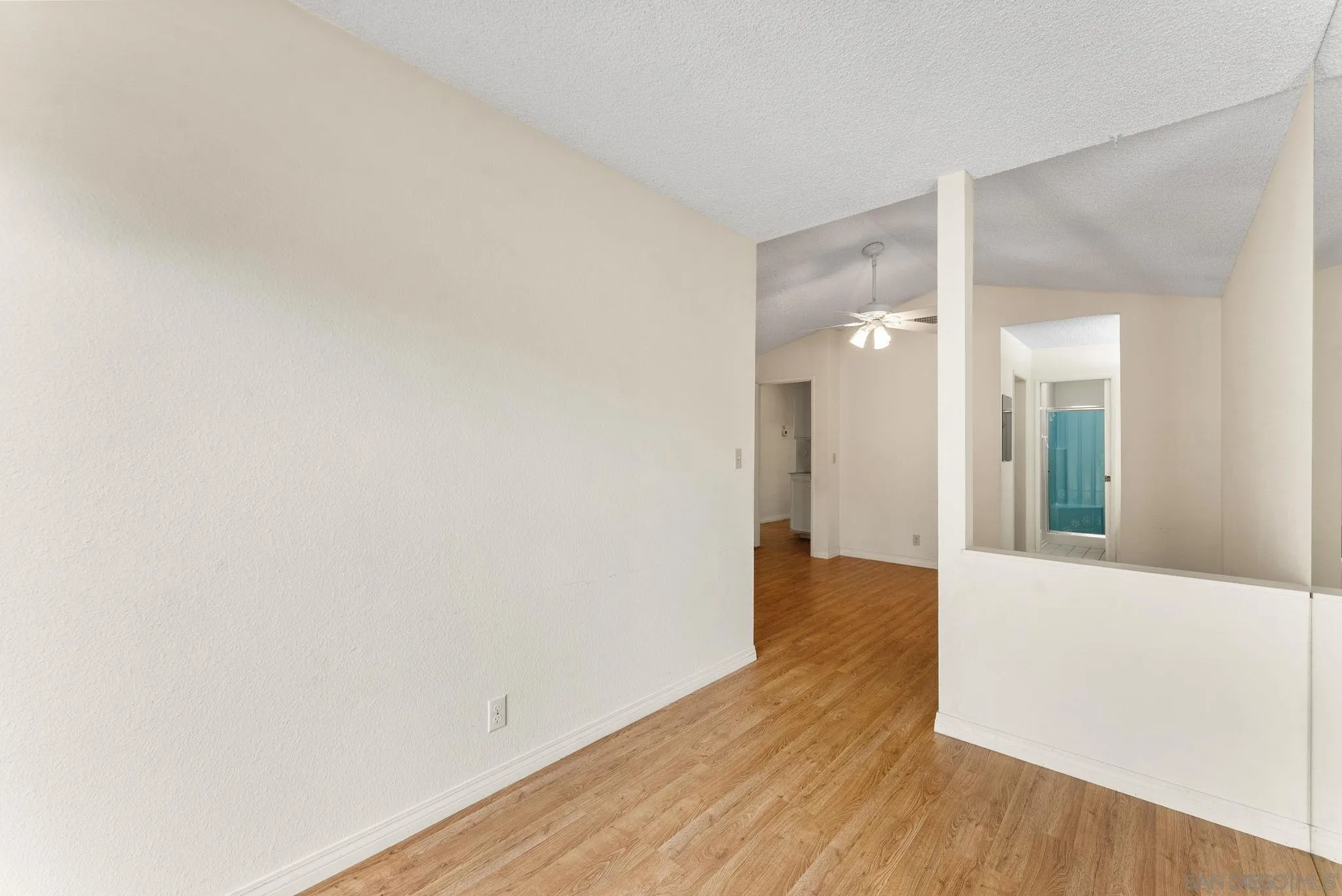 https://cdn.realtyfeed.com/cdn/127/250037197/2325784140171d329bcb184b0ec14fe6.webp