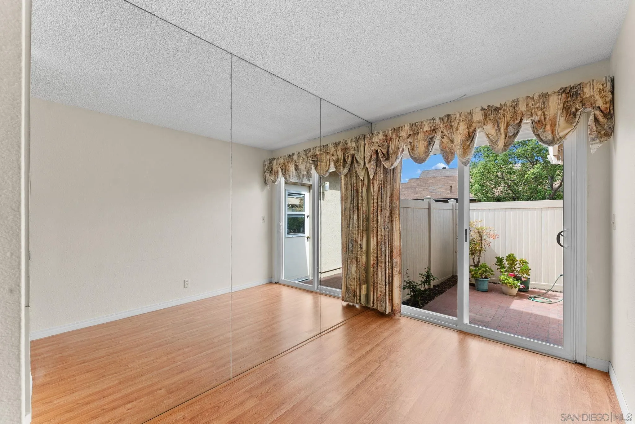 https://cdn.realtyfeed.com/cdn/127/250037197/511683ae67e810e39765adce8c10e730.webp