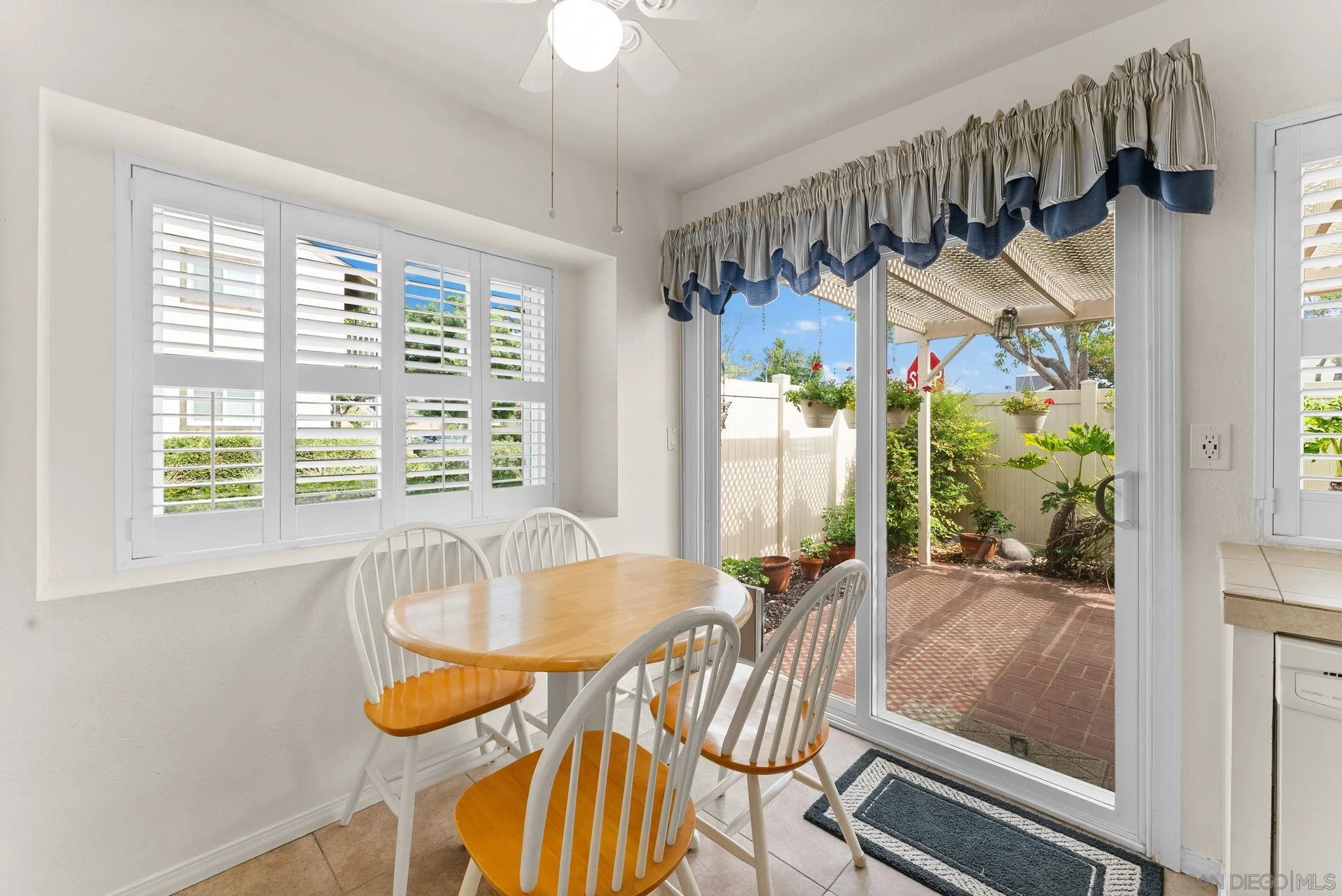 https://cdn.realtyfeed.com/cdn/127/250037197/ef513e859d5c146cc42ea9112f6bee21.webp