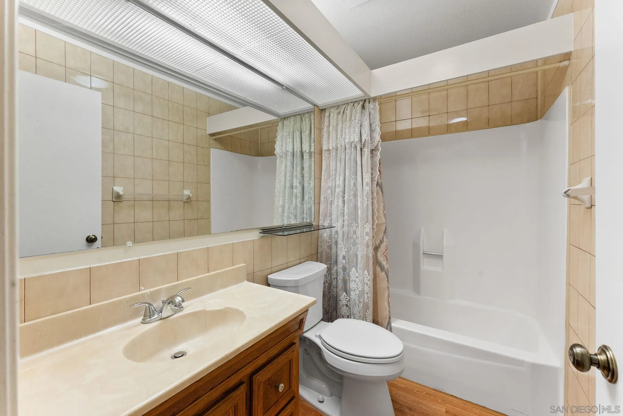 https://cdn.realtyfeed.com/cdn/127/250037197/f5b7281be0f195a1b841a17f60ecfcb6.webp