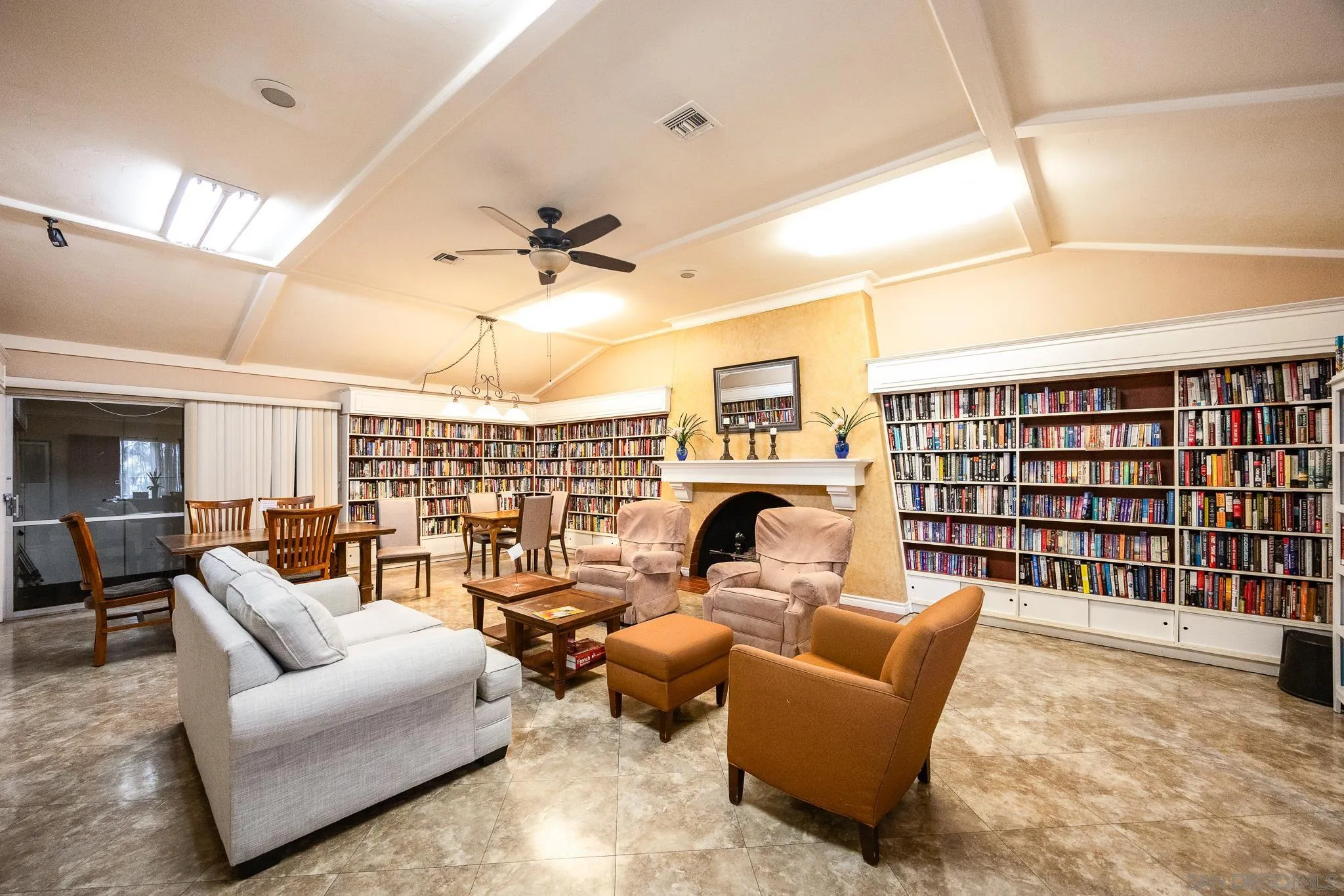 https://cdn.realtyfeed.com/cdn/127/250037199/95e3066c2821695815de5c37c7a6e2e3.webp