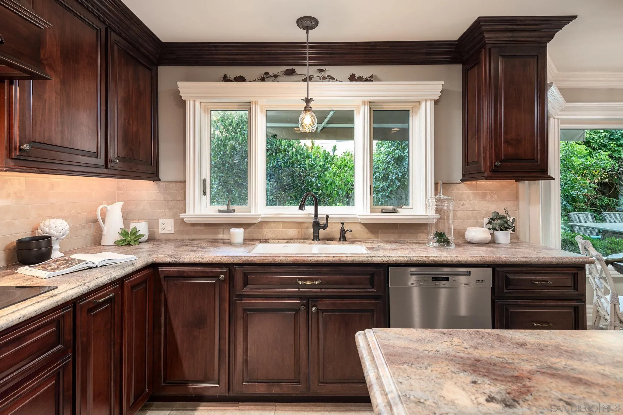 https://cdn.realtyfeed.com/cdn/127/250037204/1f0b8bc95e3e89104a7b1f7cc52cde0d.webp