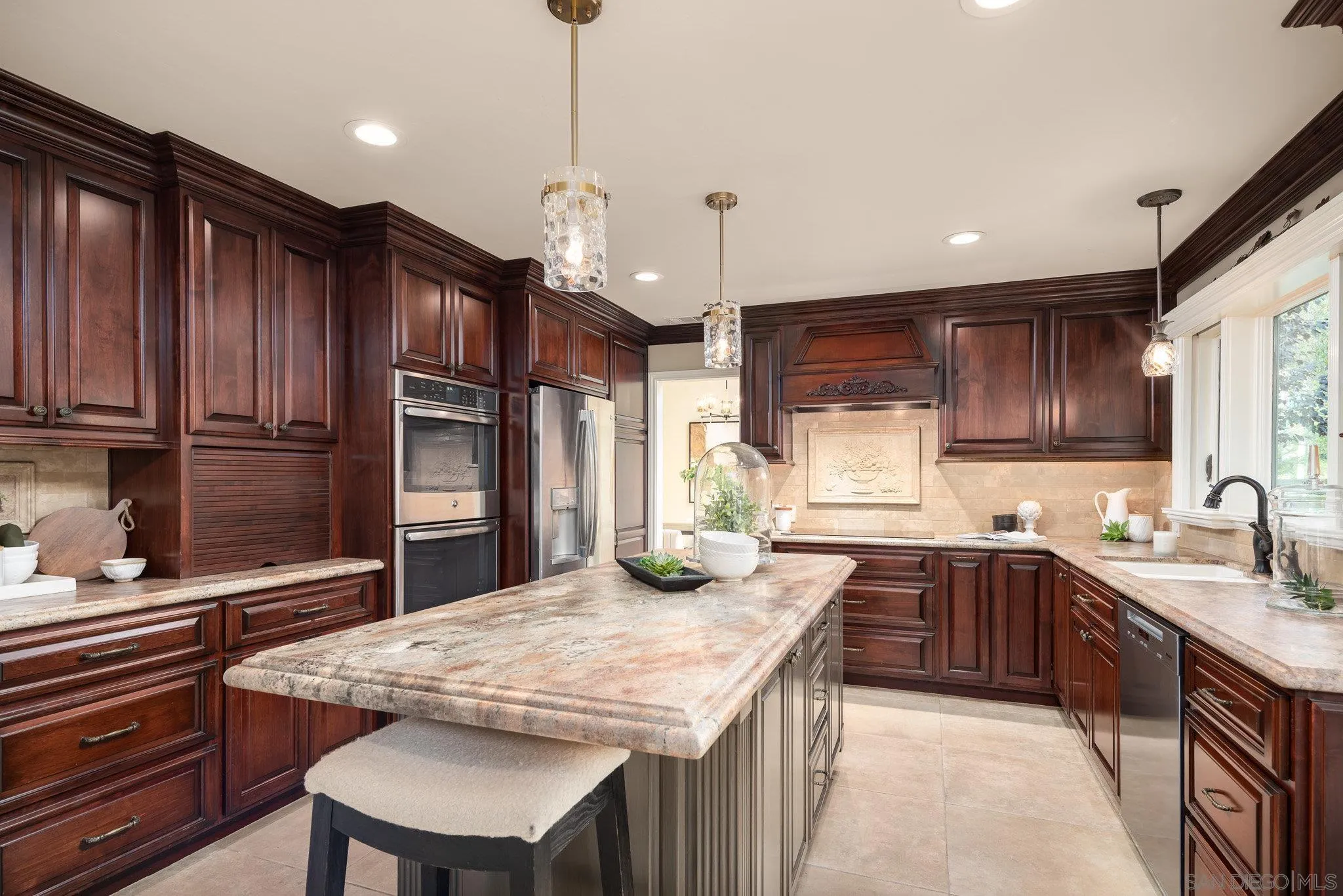 https://cdn.realtyfeed.com/cdn/127/250037204/d14fb878fed22940d06df6a62fdb1513.webp