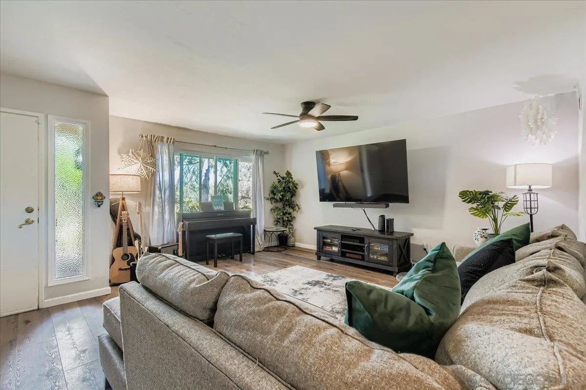 https://cdn.realtyfeed.com/cdn/127/250037206/dde7a6c5b090606b3380cbf474d578d9.webp