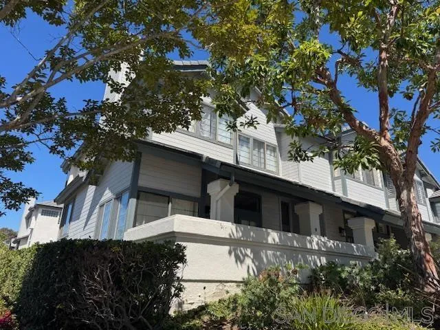 https://cdn.realtyfeed.com/cdn/127/250037207/fc4d5e9cba5c42f07c19749f79979aed.webp