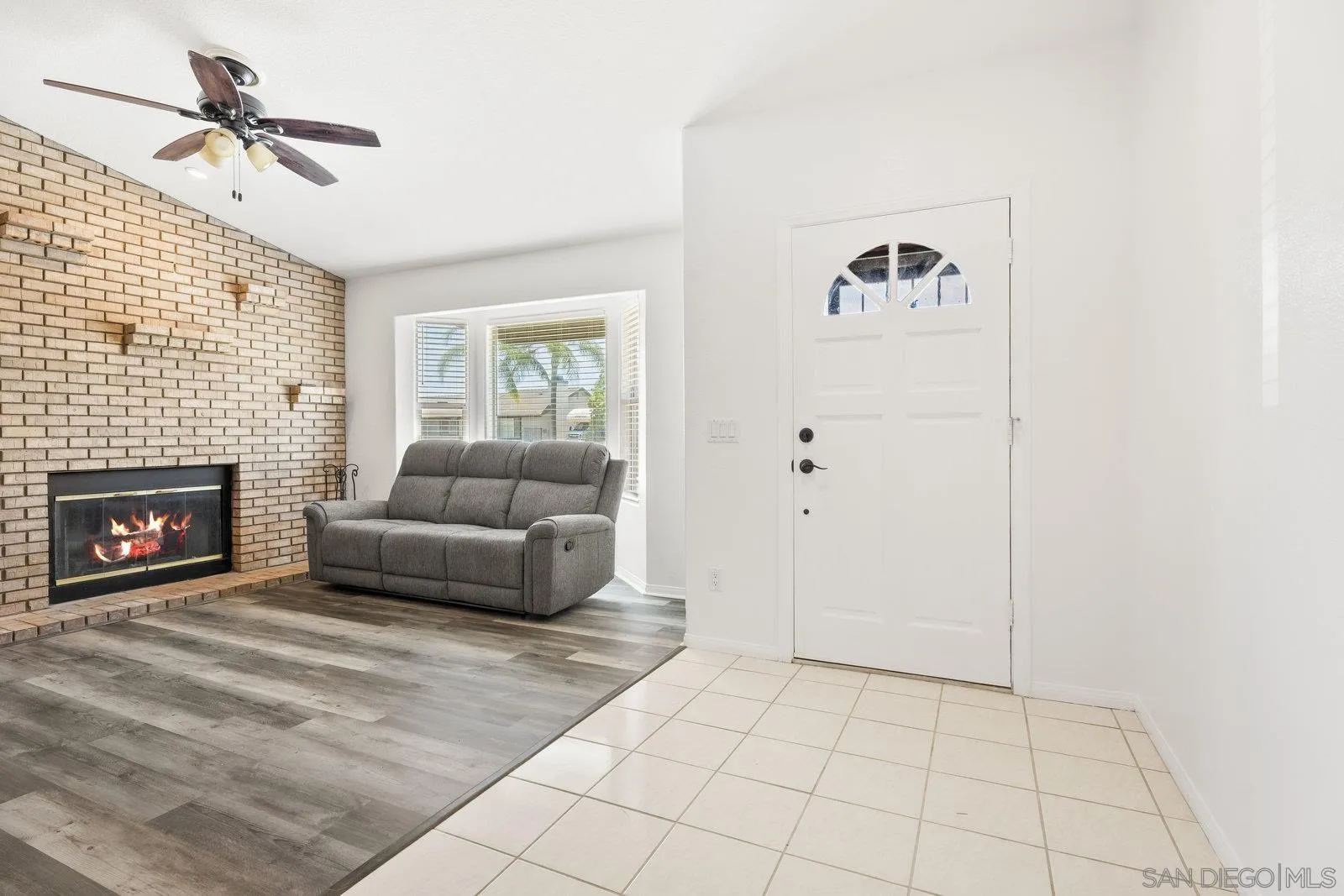https://cdn.realtyfeed.com/cdn/127/250037208/10aa2b52d709312adeb9ebb96c7622fe.webp