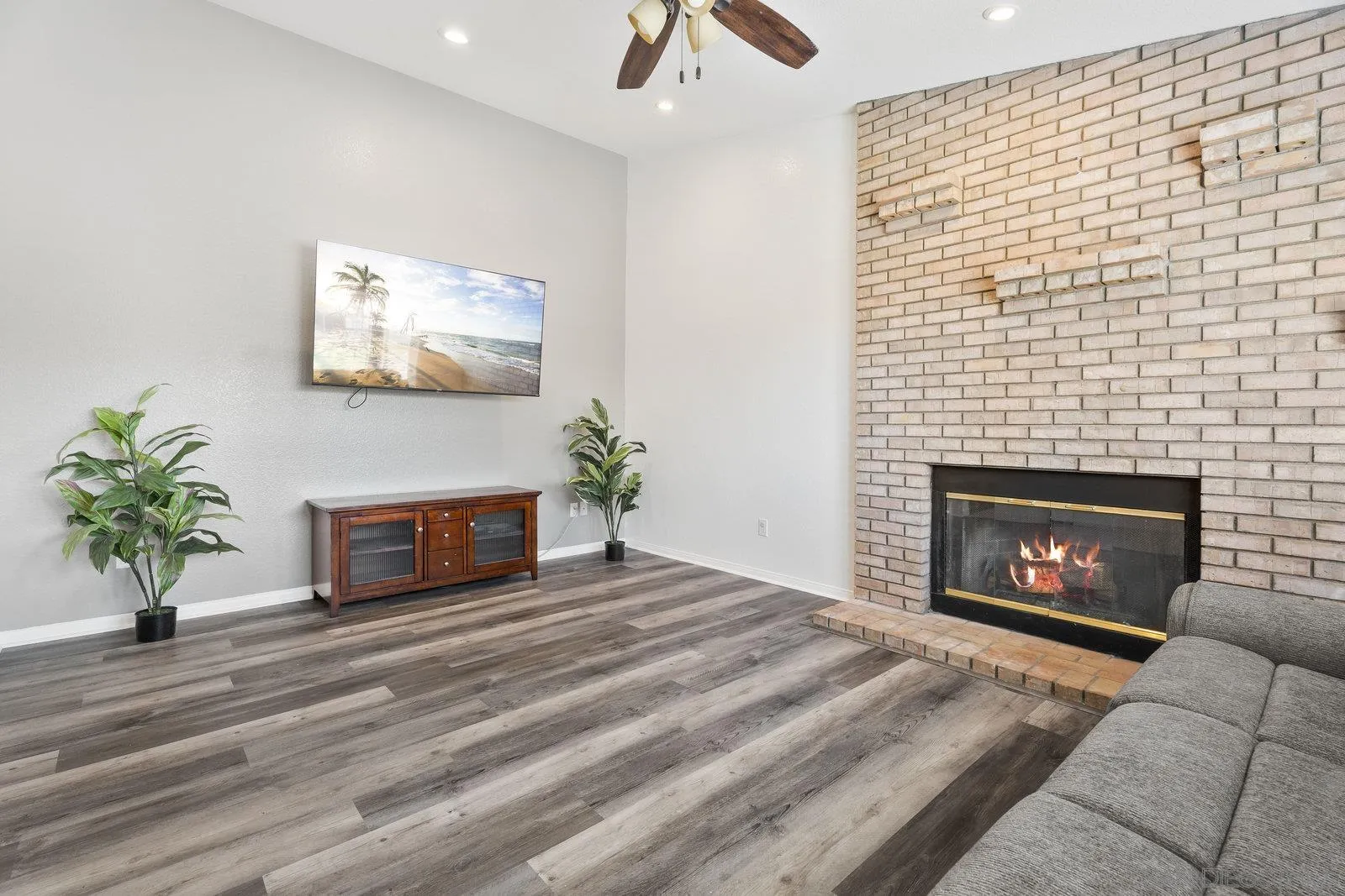 https://cdn.realtyfeed.com/cdn/127/250037208/11d7d8a3b4c074610a278e0227138f25.webp
