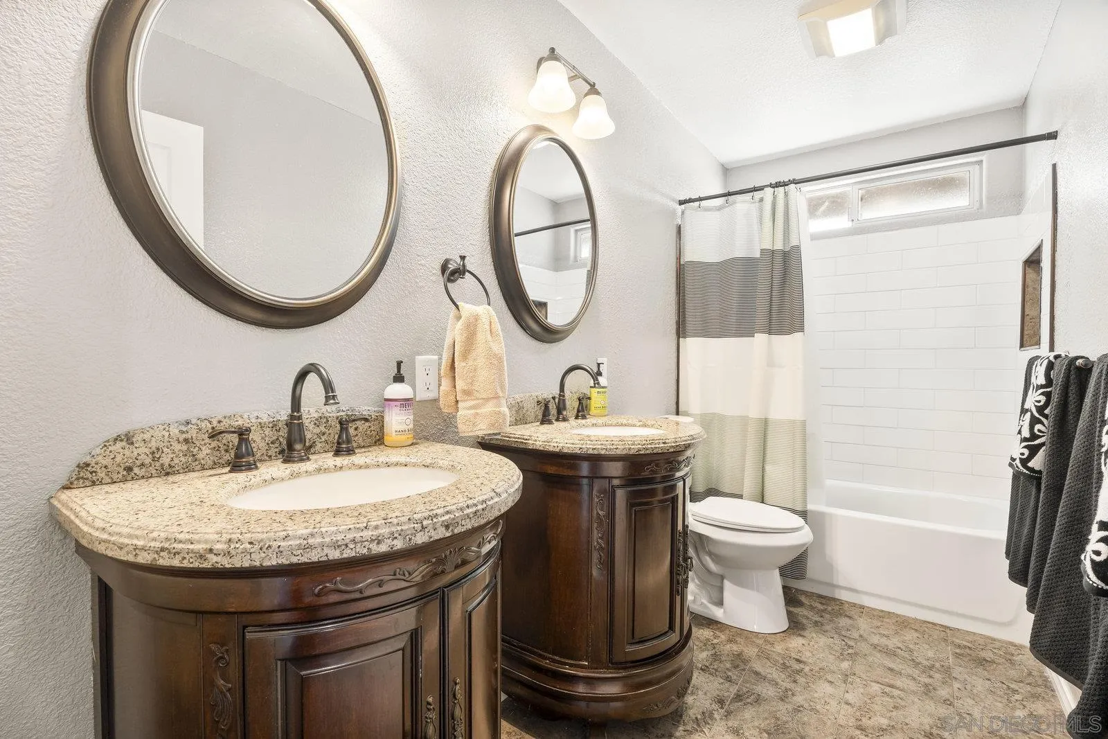 https://cdn.realtyfeed.com/cdn/127/250037208/18aabd20fc0a9a5dc0ef9338cf45f6d7.webp