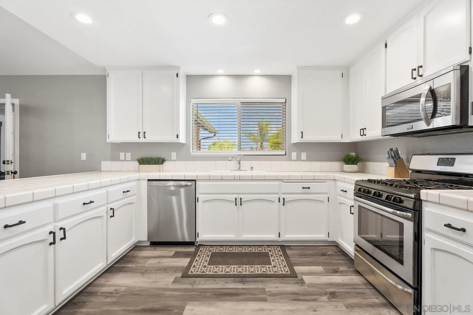 https://cdn.realtyfeed.com/cdn/127/250037208/21e9b9363d1fce77edc6df0a2cdf41ed.webp