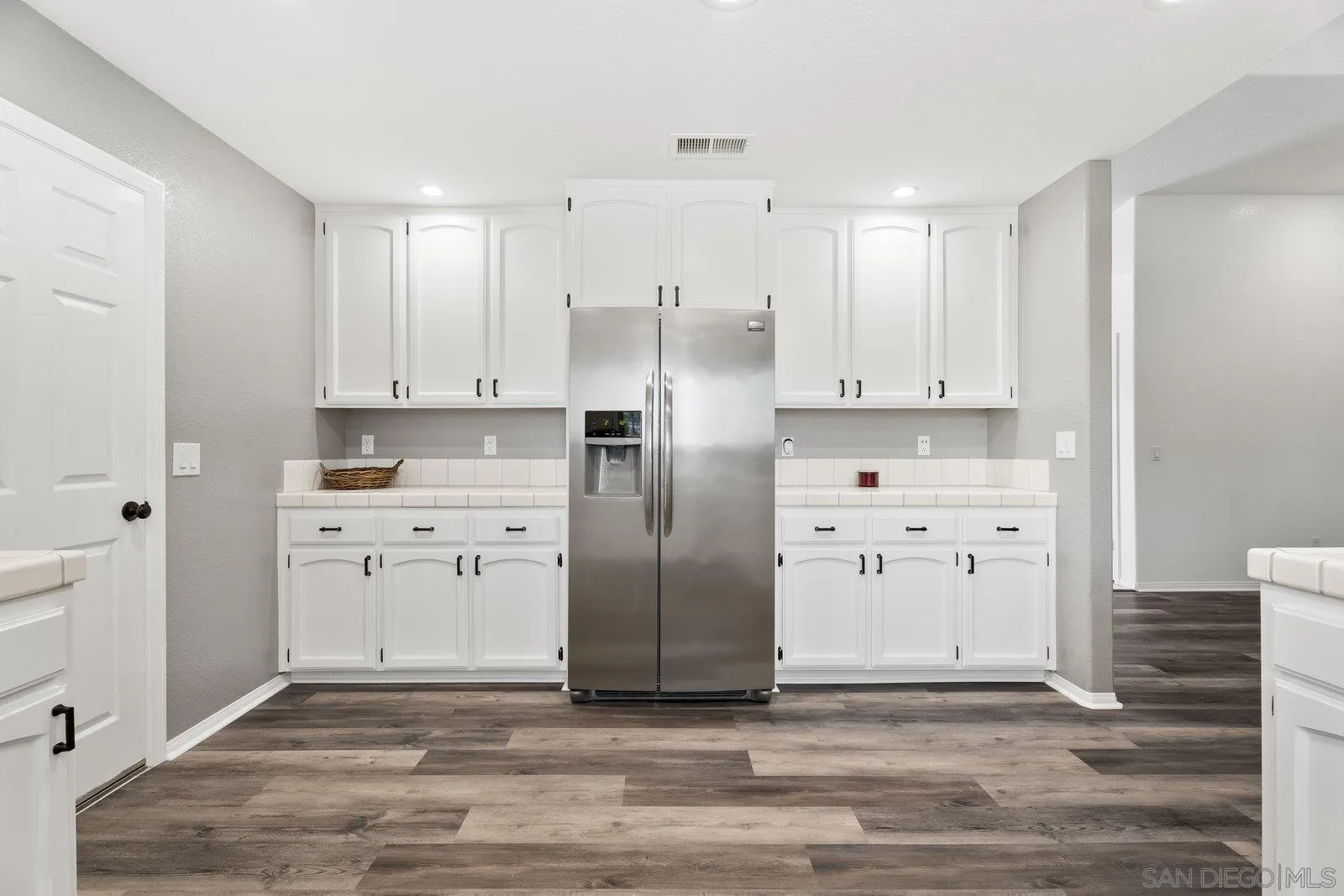 https://cdn.realtyfeed.com/cdn/127/250037208/241e7d90f0c8316e8d4796215188bff1.webp