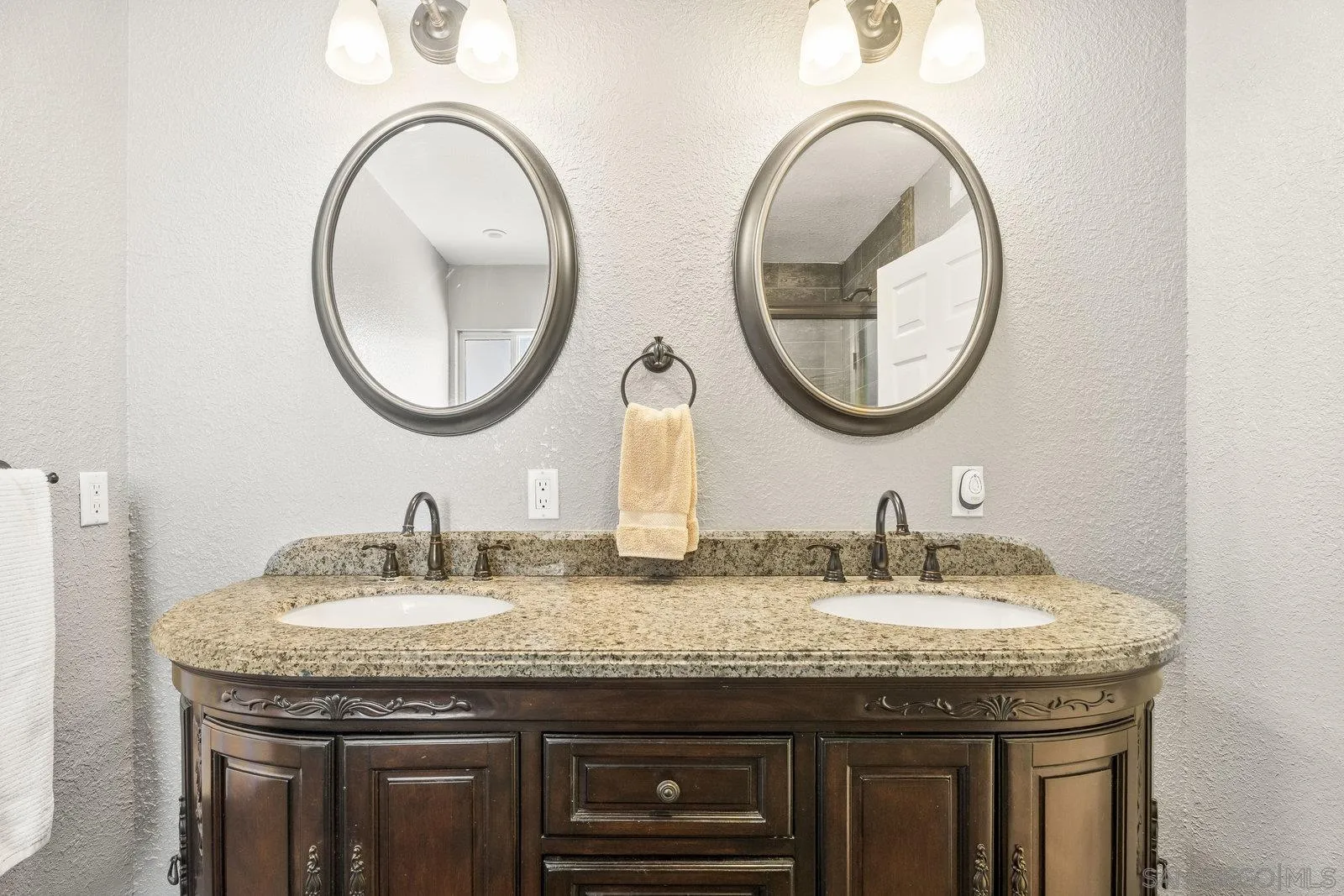 https://cdn.realtyfeed.com/cdn/127/250037208/46d8892c58b973eeba797f9693d3c694.webp