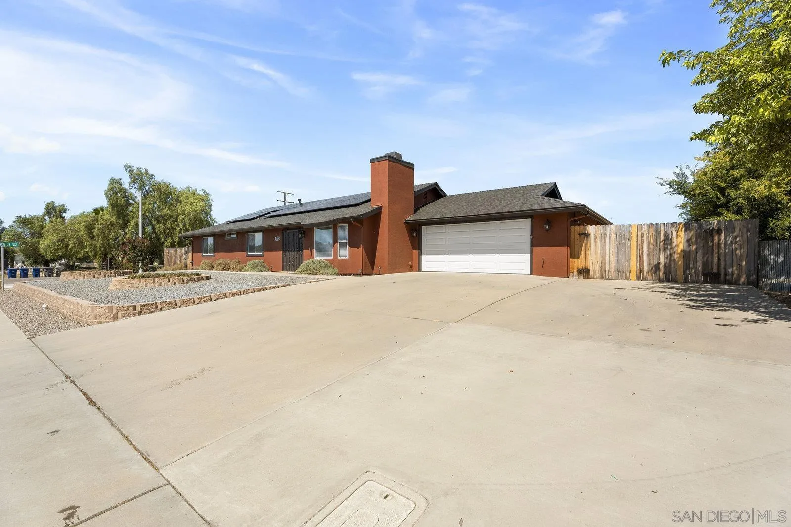https://cdn.realtyfeed.com/cdn/127/250037208/51158b1c4f335085ec788a38034d8200.webp