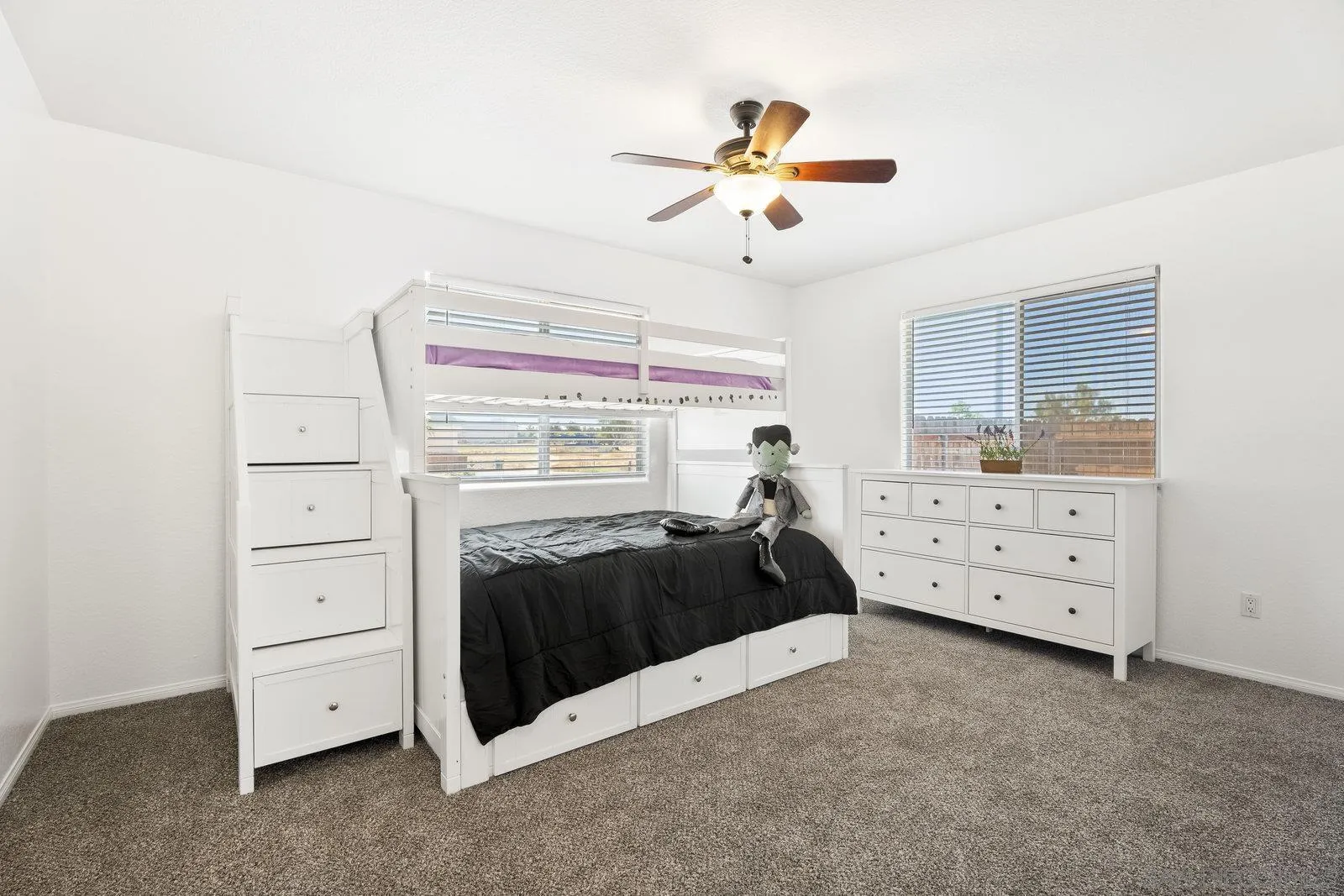 https://cdn.realtyfeed.com/cdn/127/250037208/7d49b1c58cfff4f83401cb1ae823f61c.webp