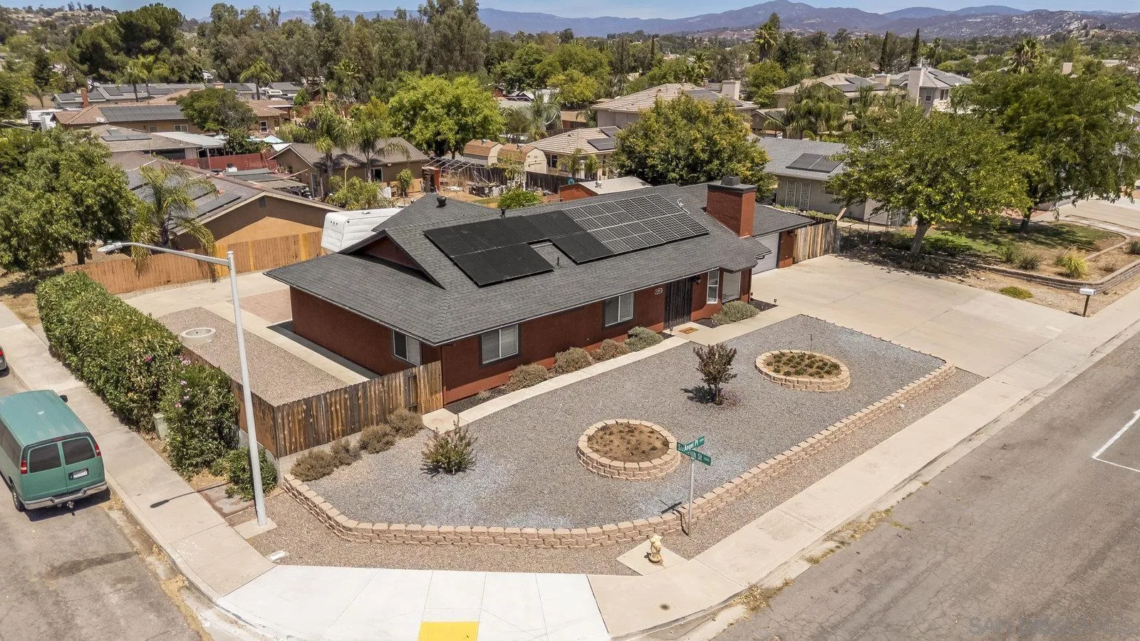 https://cdn.realtyfeed.com/cdn/127/250037208/bd3faa824beafc1c4d2ac7a304376685.webp