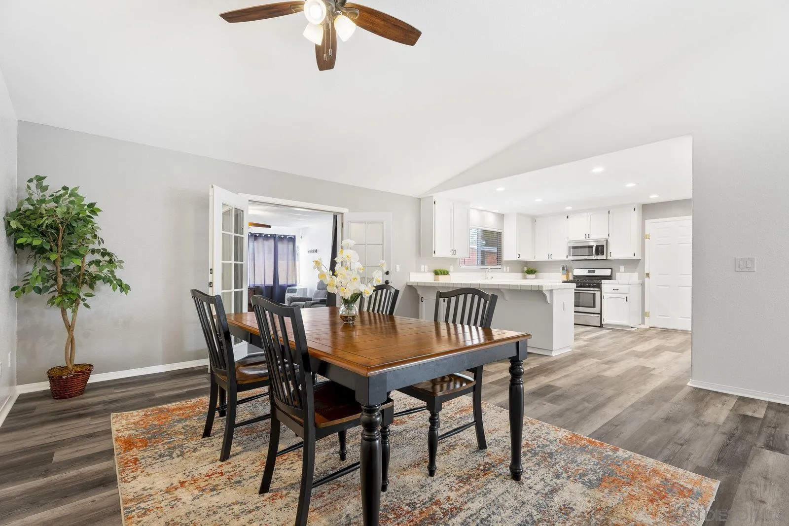 https://cdn.realtyfeed.com/cdn/127/250037208/ea9ad9c822c91b35567b551e578b2490.webp