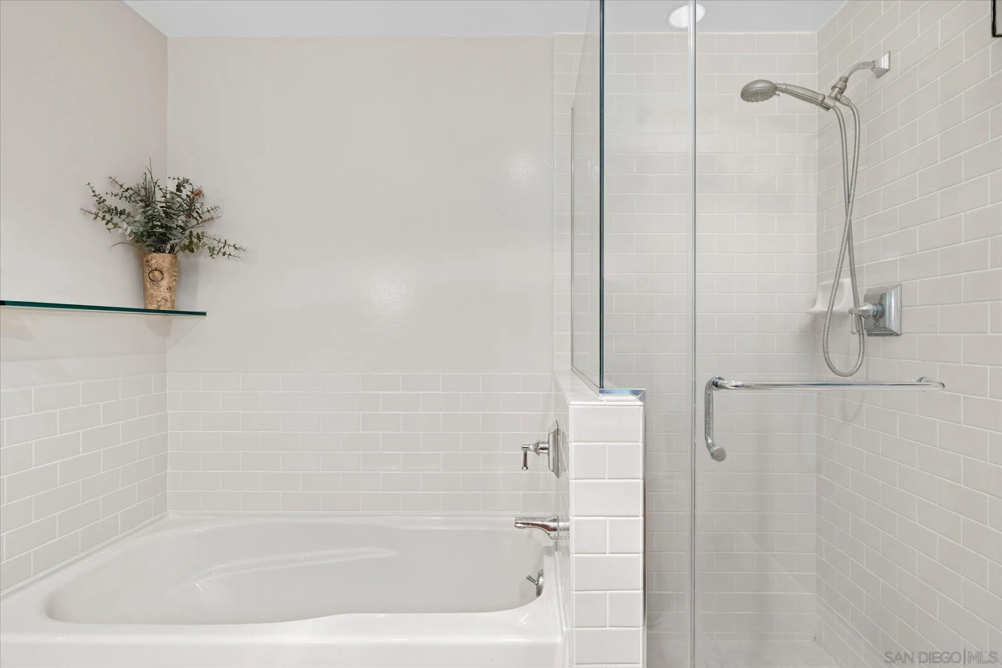 https://cdn.realtyfeed.com/cdn/127/250037212/35876634c110893171d9bf9e77d0c8f3.webp
