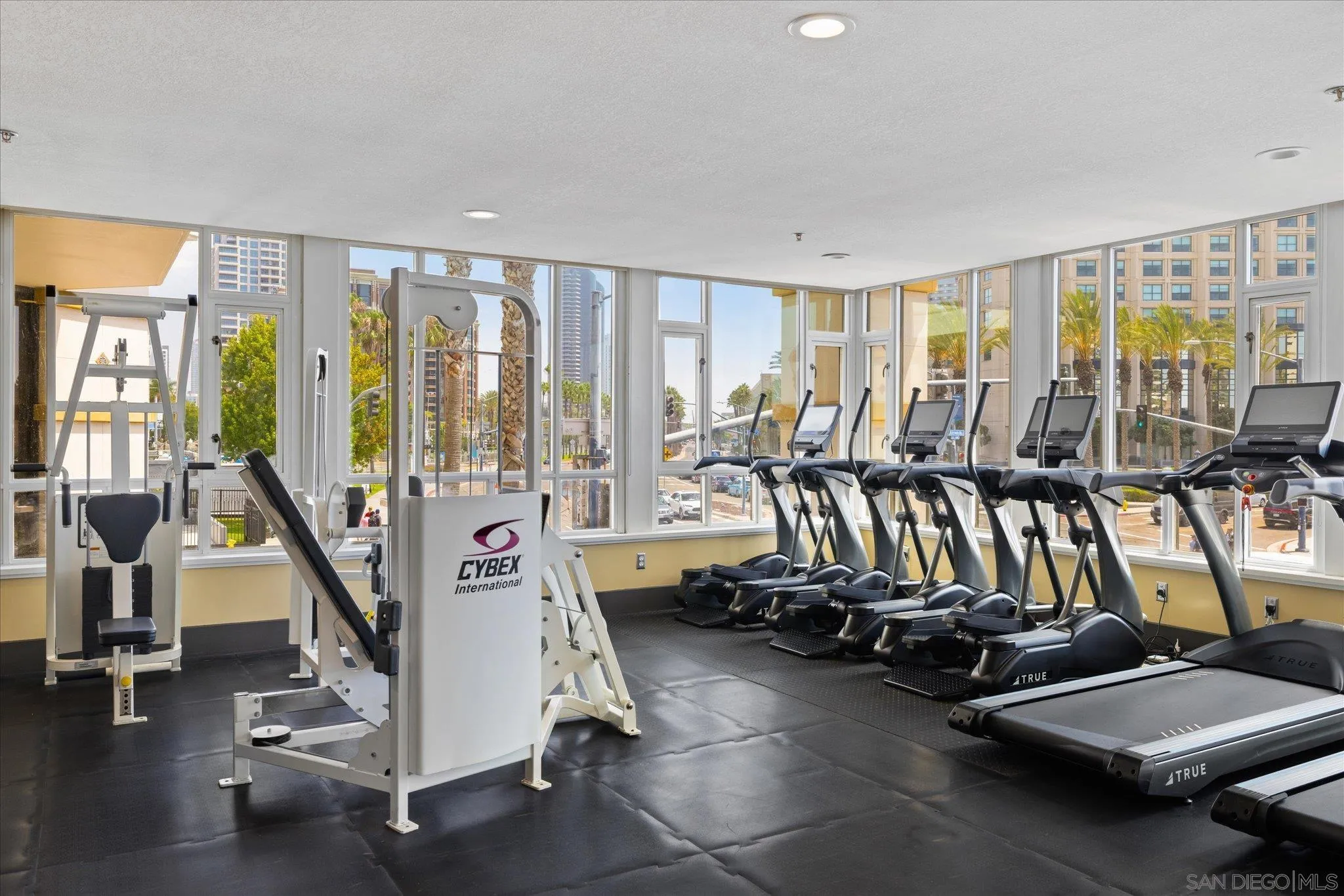 https://cdn.realtyfeed.com/cdn/127/250037212/f7e1b7b0046012fa931c72f7b69fa49f.webp