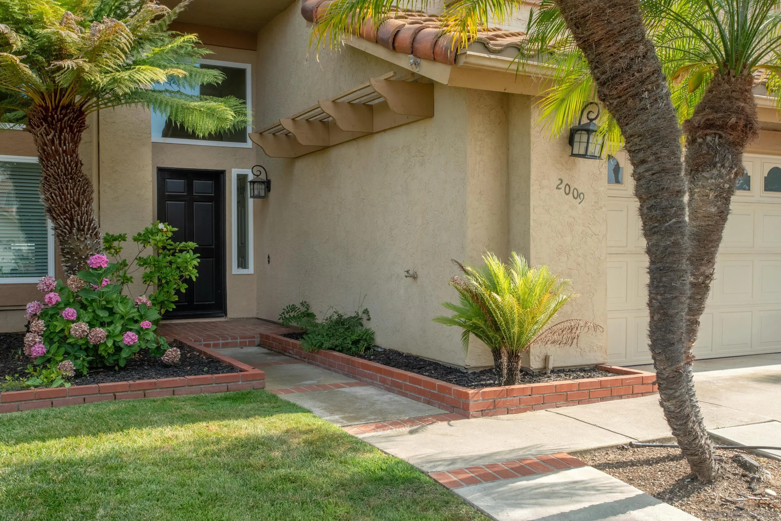 https://cdn.realtyfeed.com/cdn/127/250037214/0b76171a692b1577dfcf1e3e1ecaf40d.webp