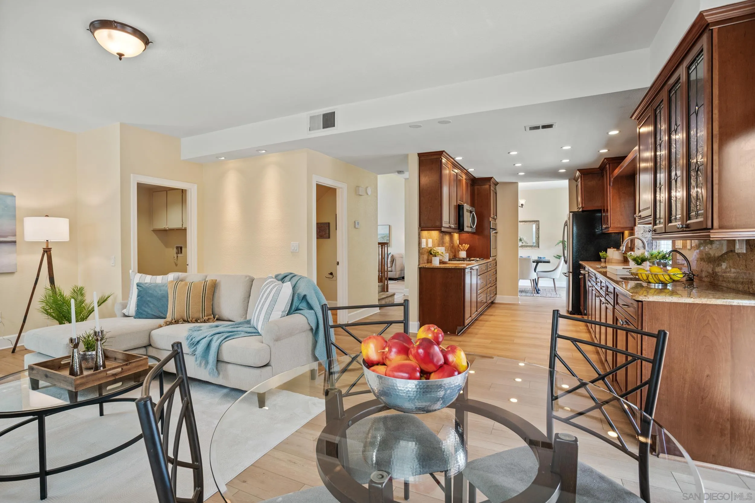 https://cdn.realtyfeed.com/cdn/127/250037214/18cd00dedd28c17f6519c18c383add09.webp
