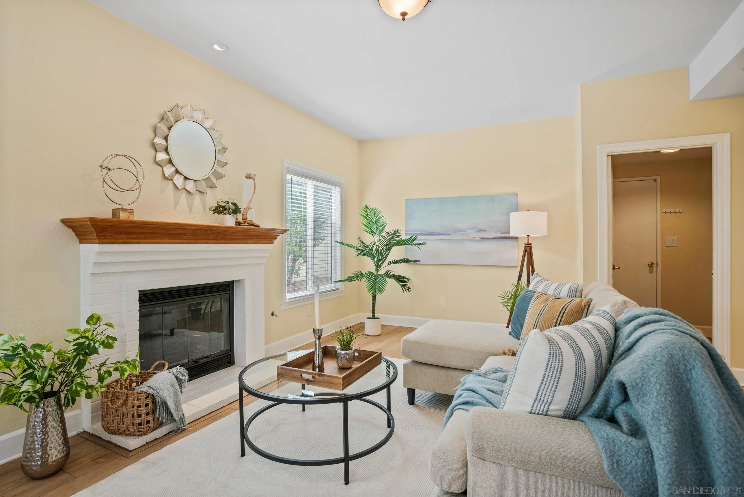 https://cdn.realtyfeed.com/cdn/127/250037214/4cfb42bb7c2b05ebe424d3cfcc92dd8b.webp