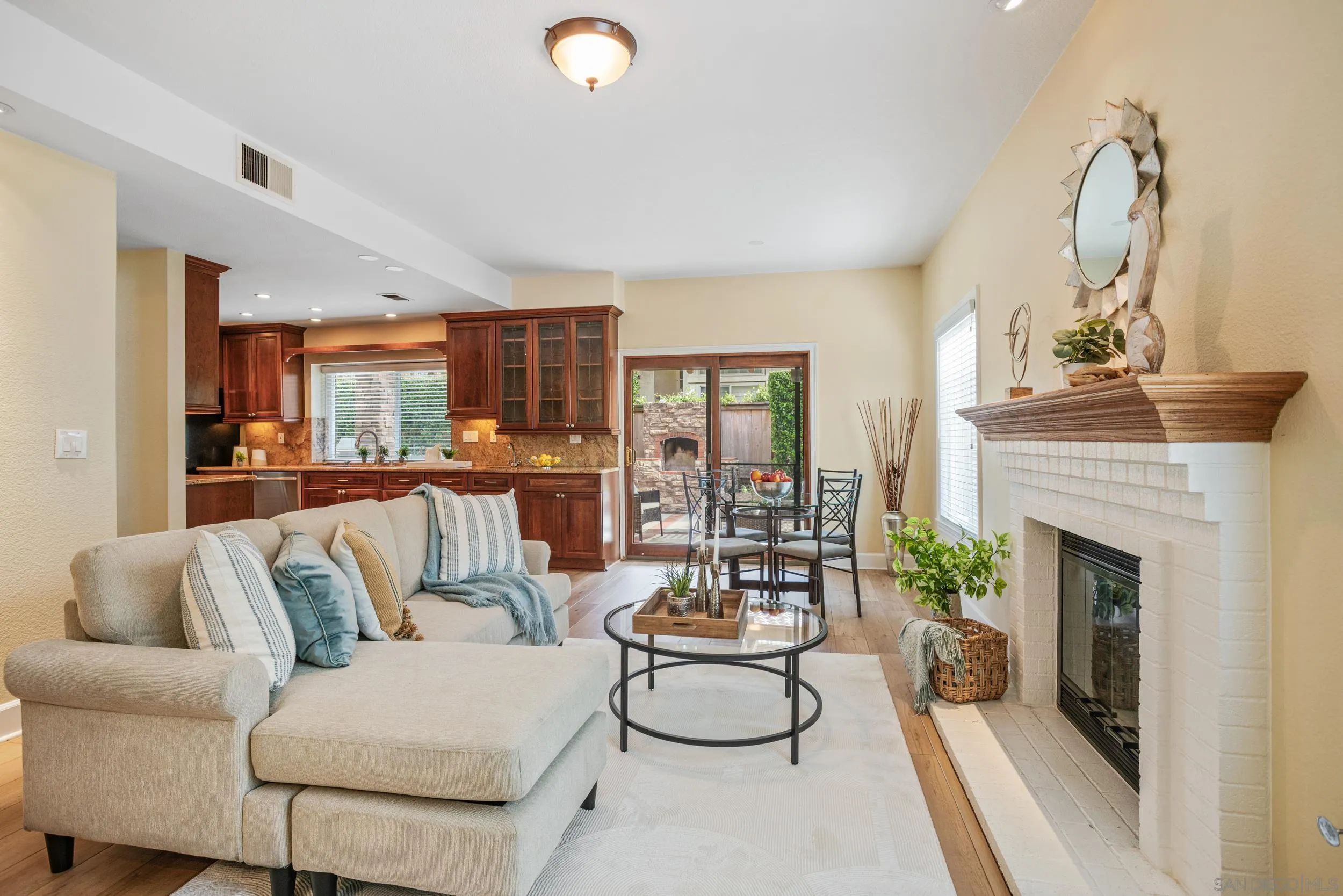 https://cdn.realtyfeed.com/cdn/127/250037214/ba8fd38b453075856f611ba820a2eb44.webp