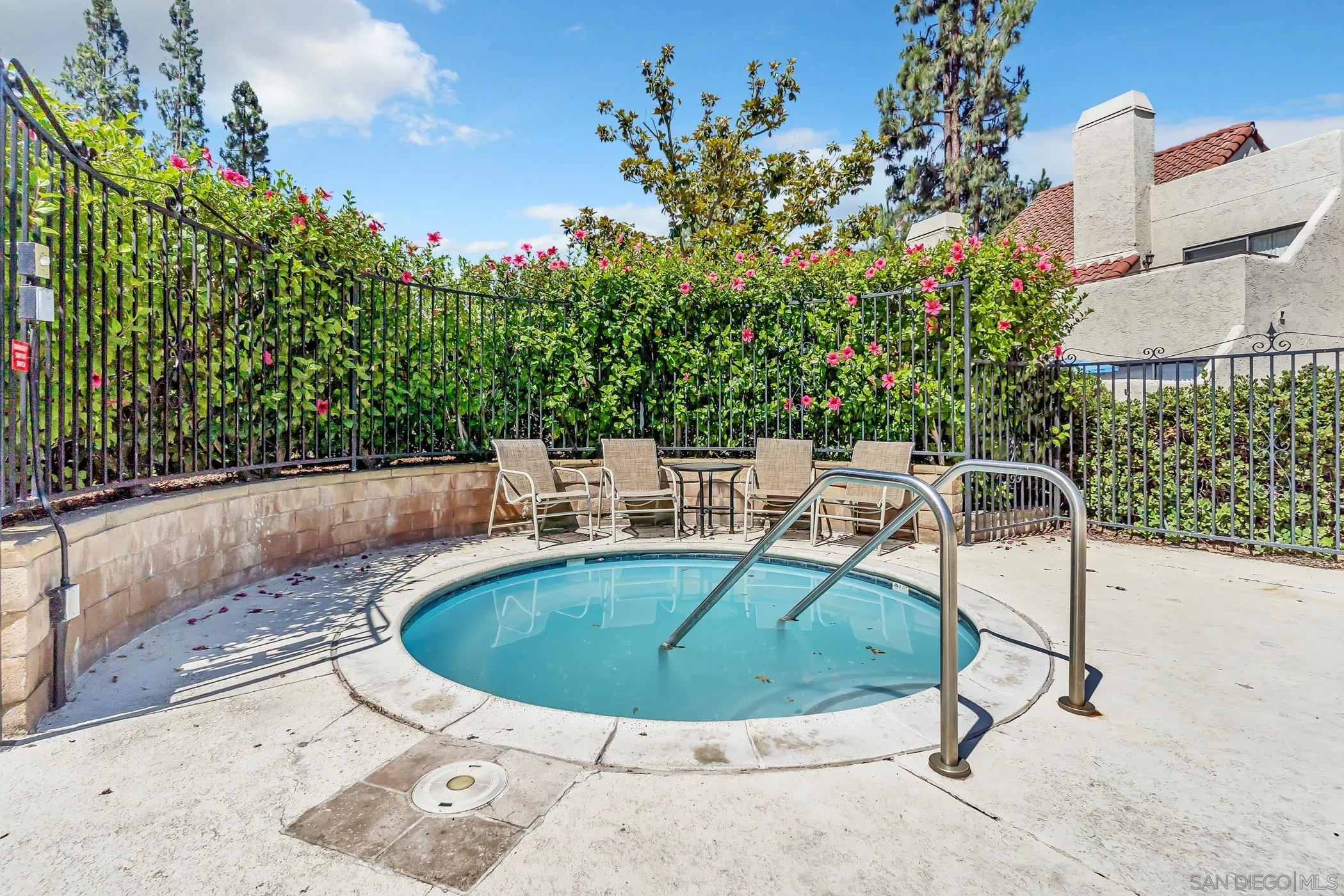 https://cdn.realtyfeed.com/cdn/127/250037217/452cae53c82be05d44f3807d6264c894.webp