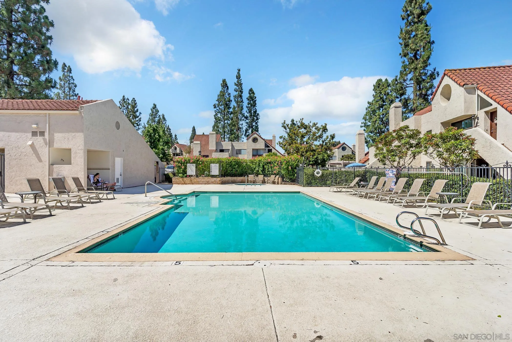 https://cdn.realtyfeed.com/cdn/127/250037217/ab1b8cc21e74f6eea48d7d1346acba6f.webp