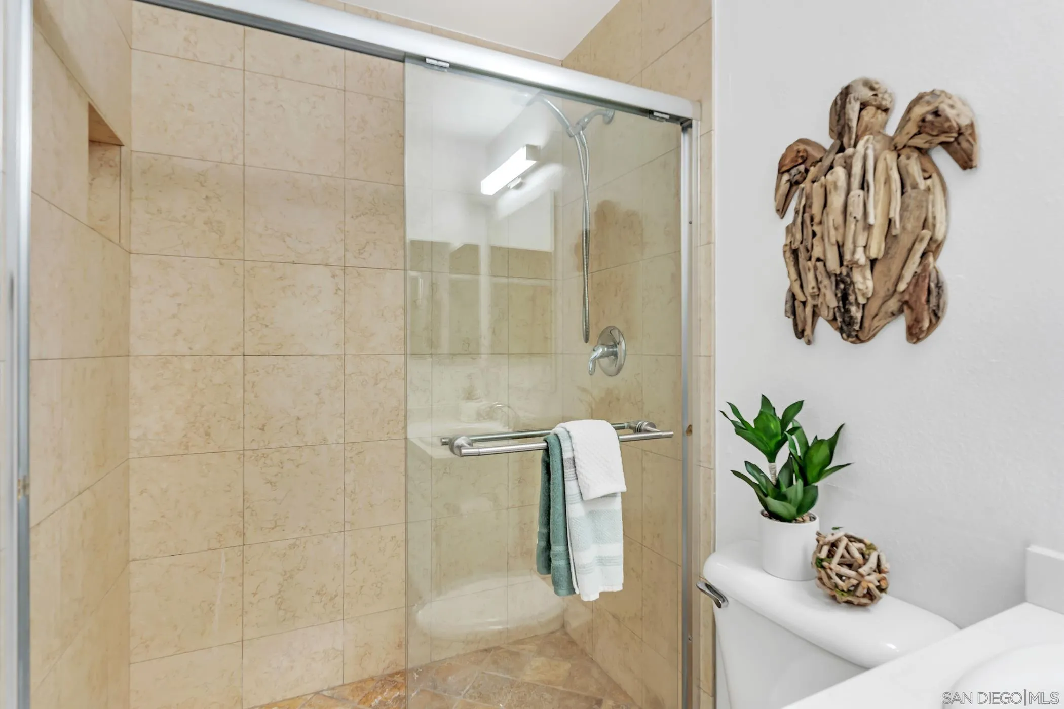 https://cdn.realtyfeed.com/cdn/127/250037217/d5d16b997a7a0cba3b957218c017e220.webp