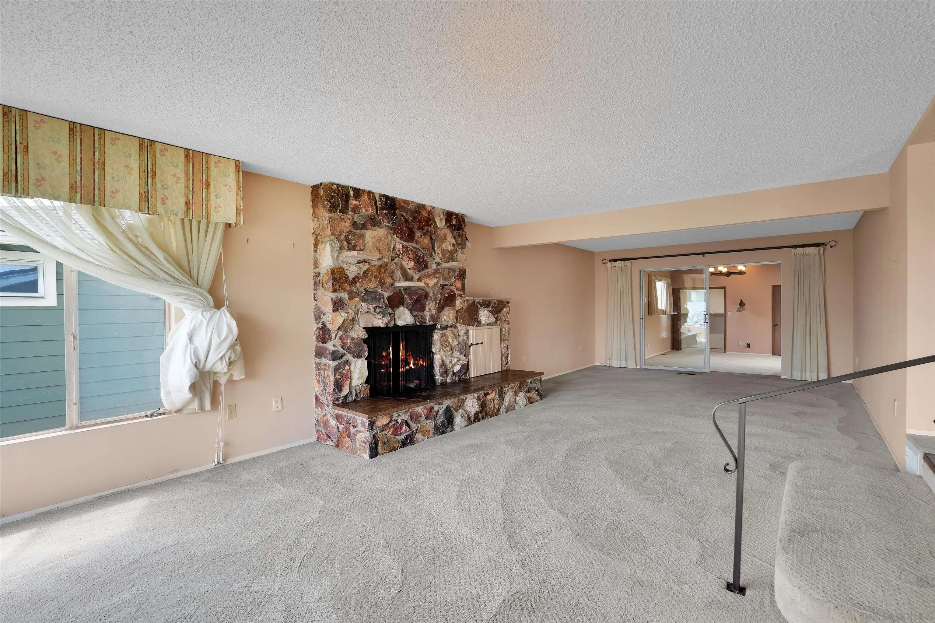 https://cdn.realtyfeed.com/cdn/127/250037229/62c9377054592778cb237e64461277a4.webp