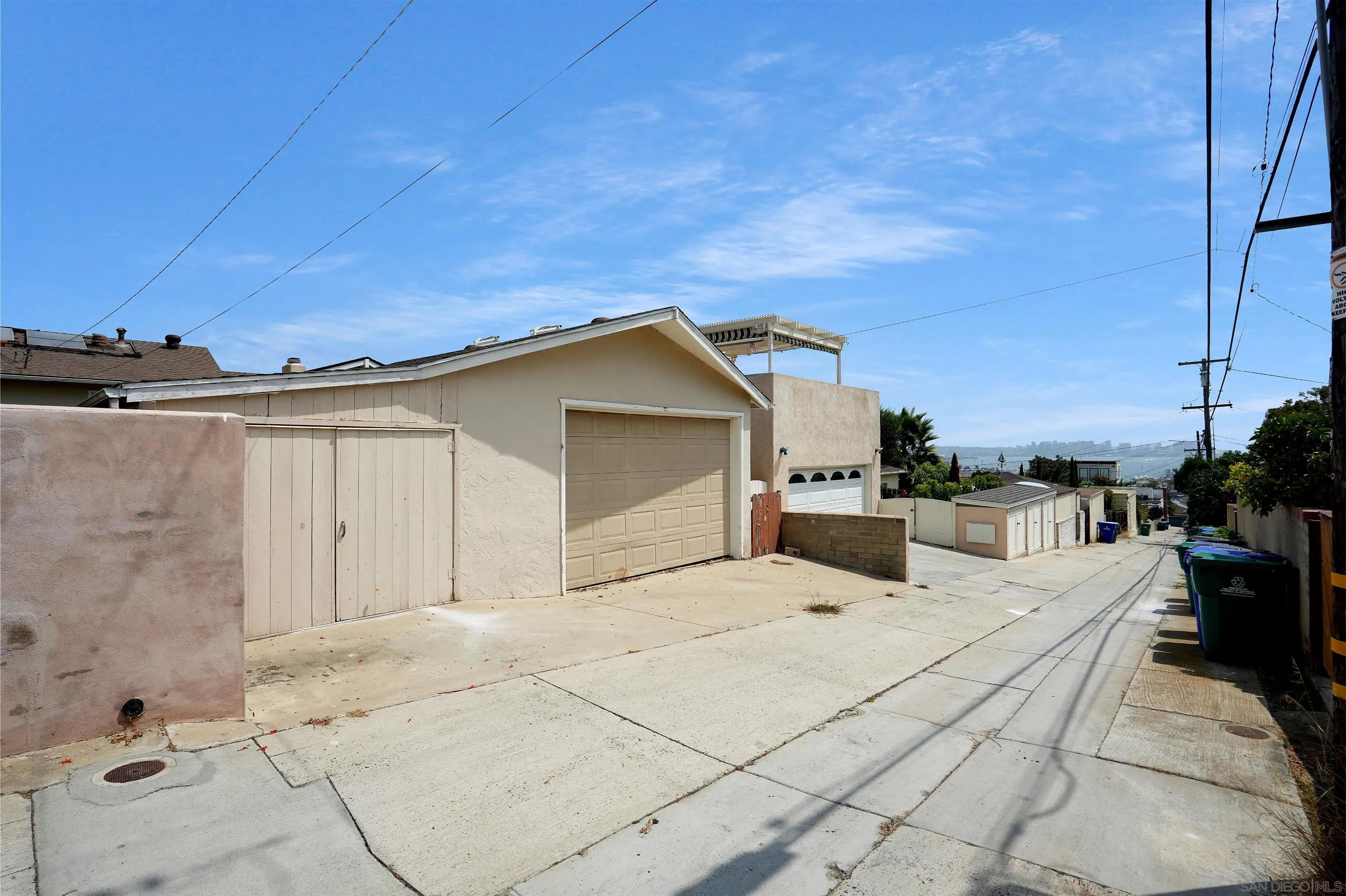 https://cdn.realtyfeed.com/cdn/127/250037229/921d1664516b7a90597c3b55dae9be2f.webp
