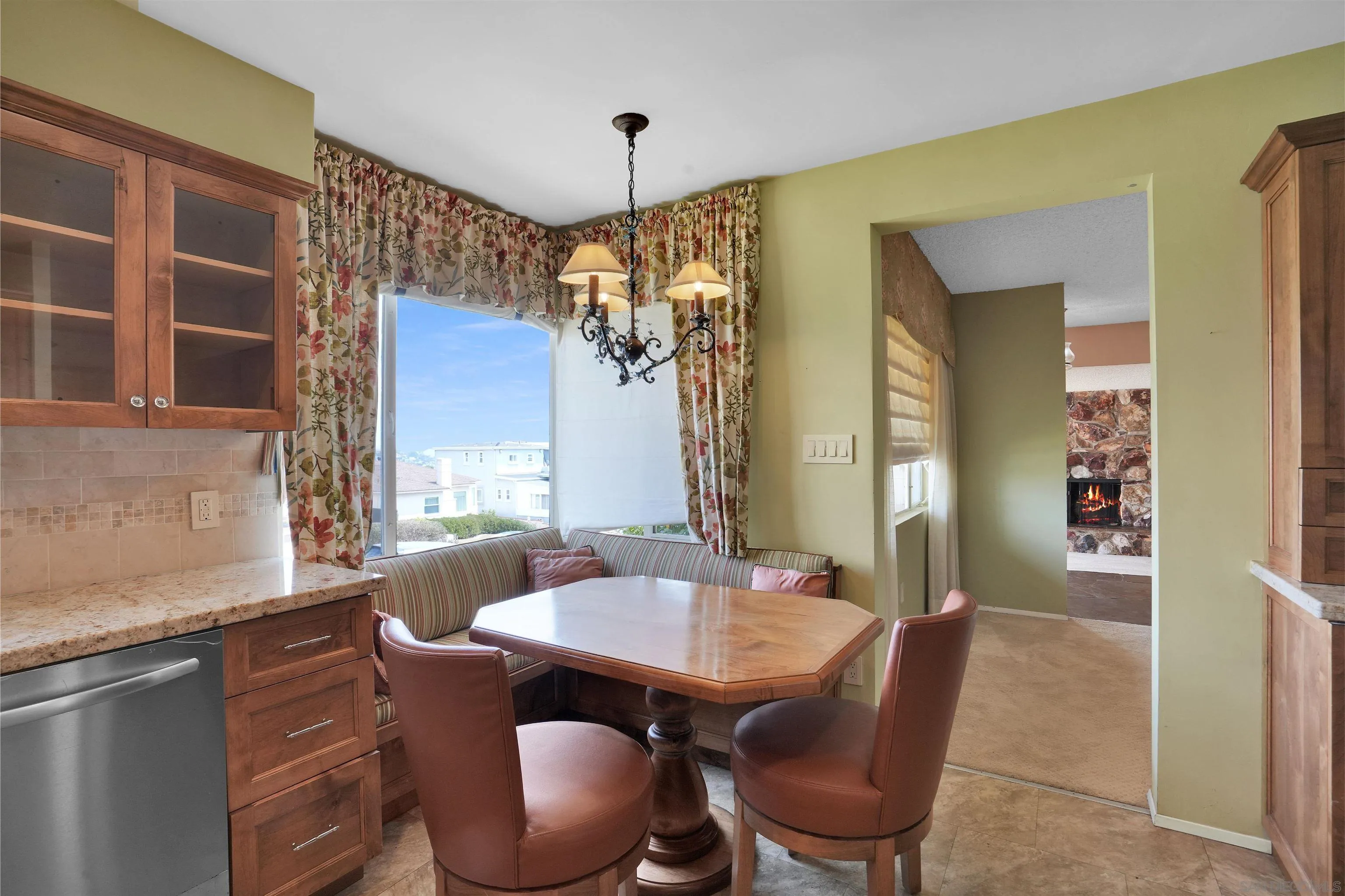 https://cdn.realtyfeed.com/cdn/127/250037229/b4d7ec7a141754f2901fa08f6fb2c96d.webp