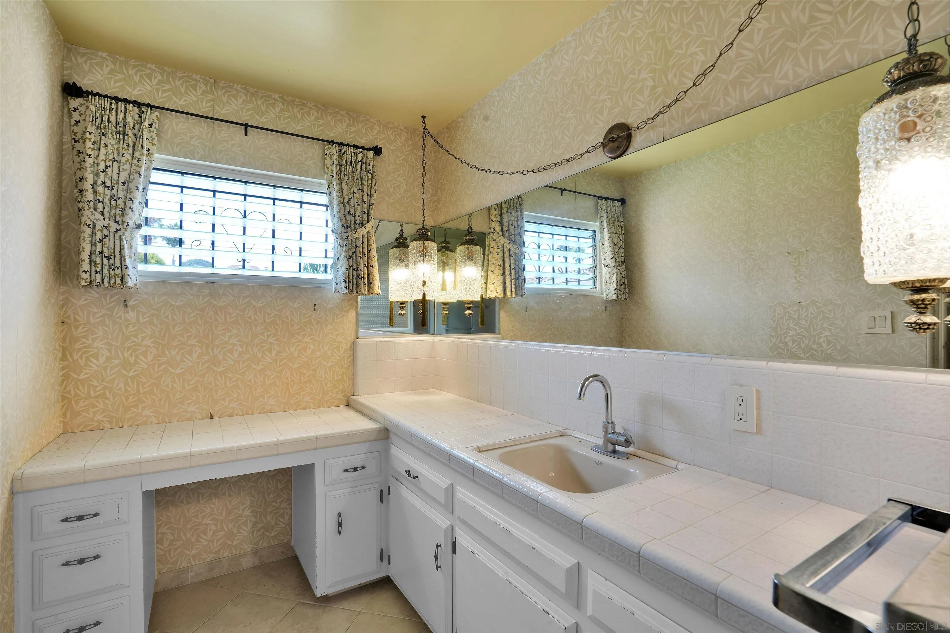 https://cdn.realtyfeed.com/cdn/127/250037229/ced16c5601c7f37c820008d84f45355d.webp