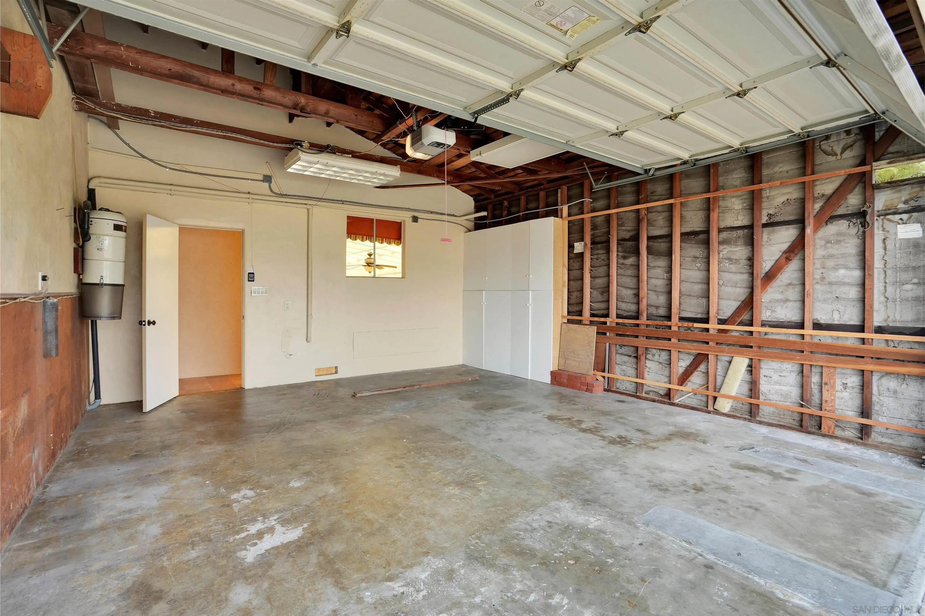 https://cdn.realtyfeed.com/cdn/127/250037229/ced48c53b4c294dbb79bdc7d8b3057a5.webp