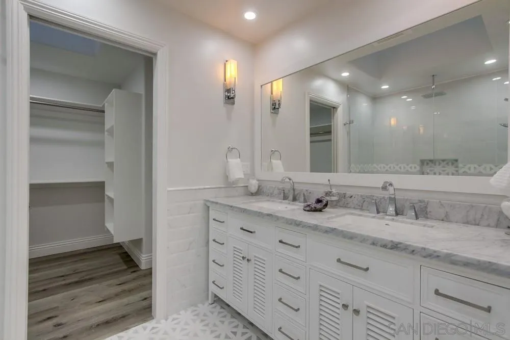 https://cdn.realtyfeed.com/cdn/127/250037230/4f51f81b1ebf340aff8cfaf4668fca27.webp