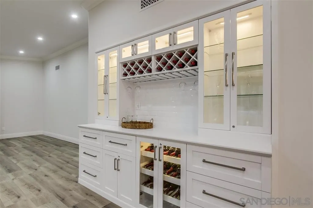 https://cdn.realtyfeed.com/cdn/127/250037230/abc6e39a615e6fd3ba0fe2698fe5b8c8.webp