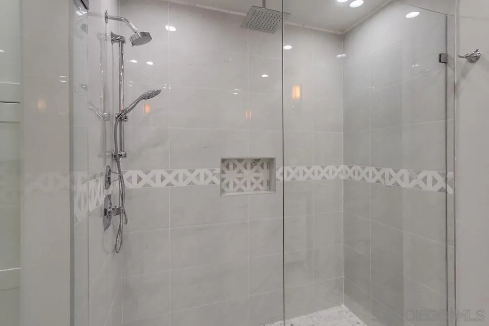 https://cdn.realtyfeed.com/cdn/127/250037230/fb717e1a865f0d7efa0f282a3ea8e288.webp