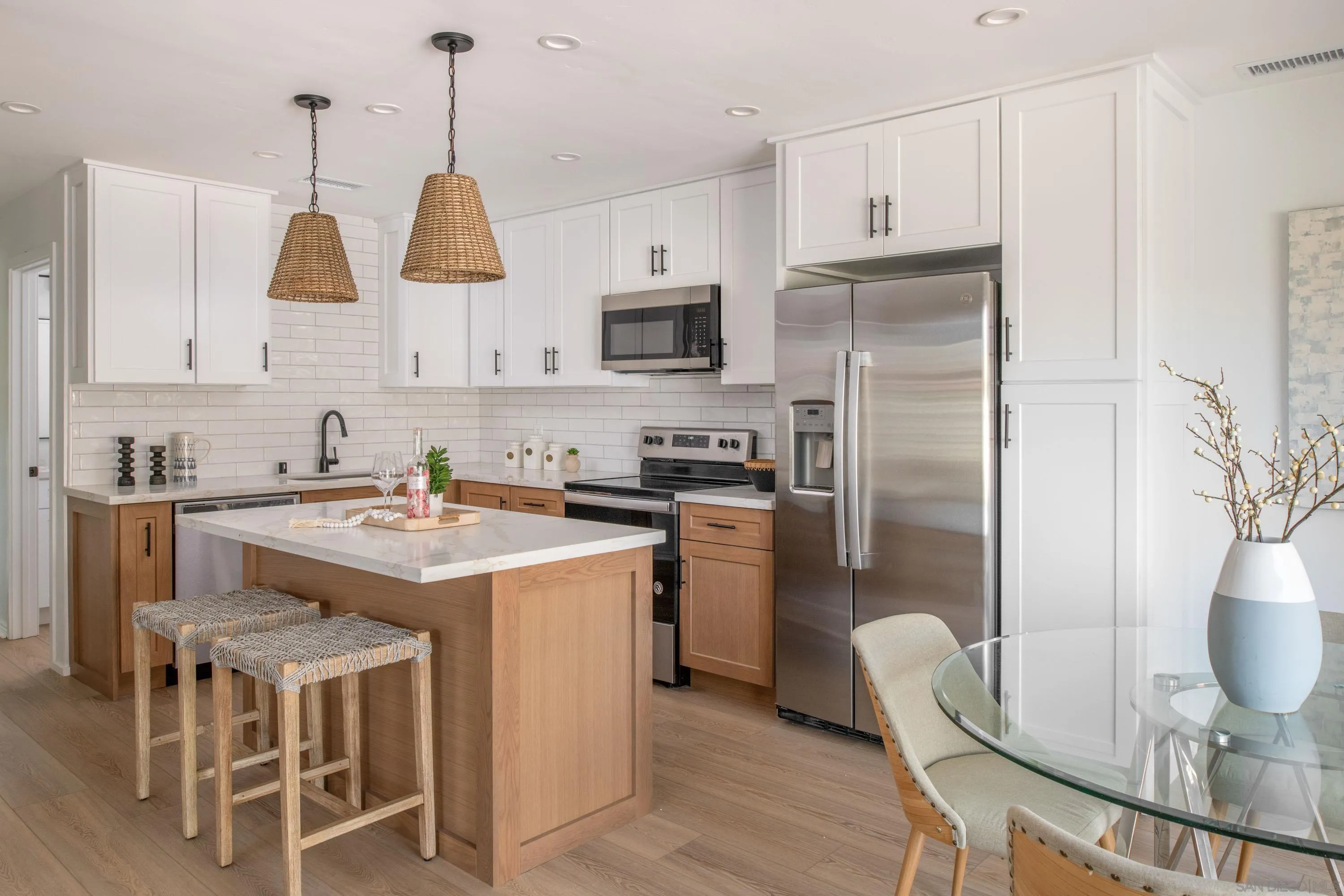 https://cdn.realtyfeed.com/cdn/127/250037231/1abef7f1fdac26d1dcb2e10c58afb07f.webp