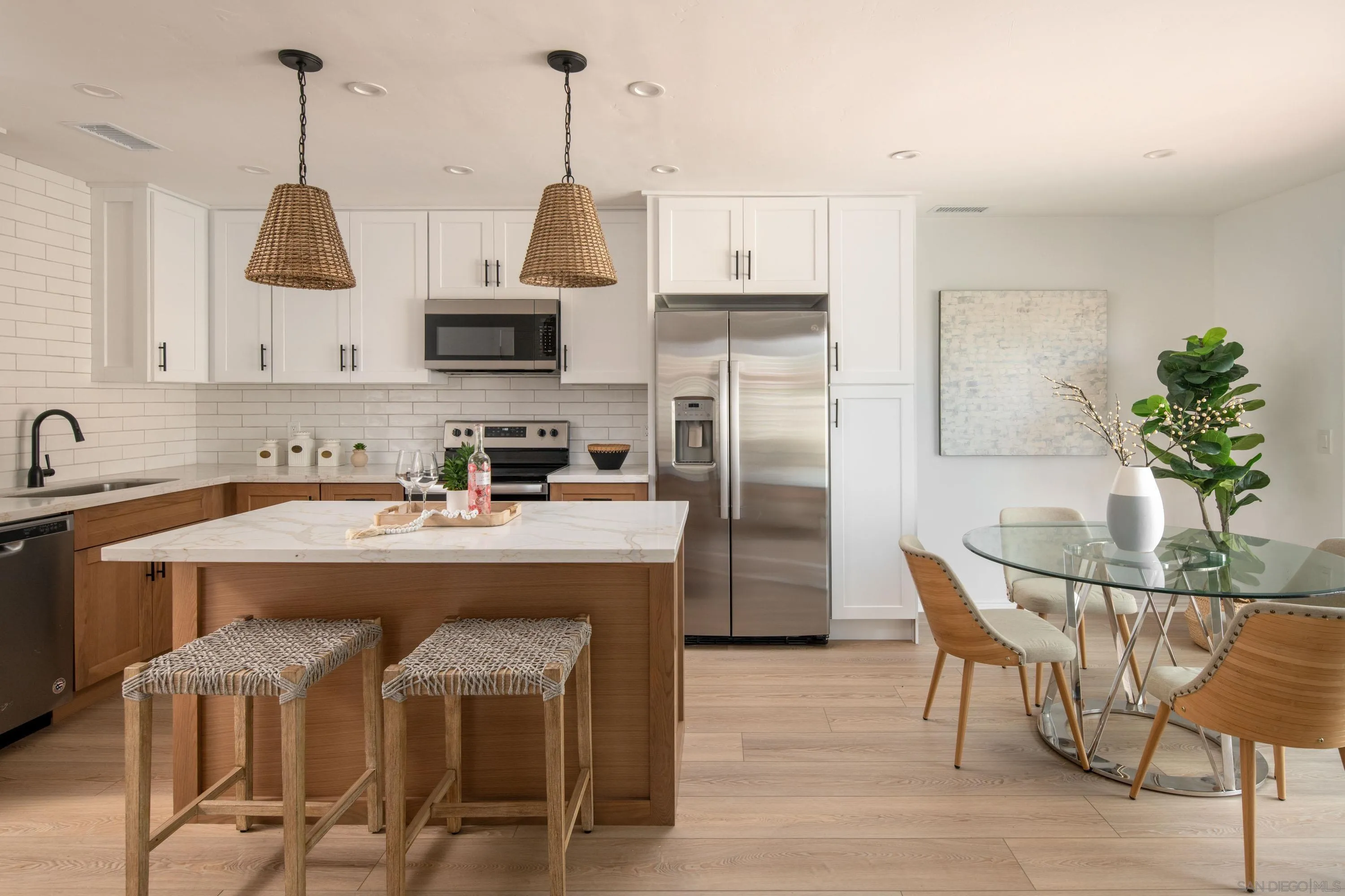 https://cdn.realtyfeed.com/cdn/127/250037231/7a319b88757b4fff28e95d7ca97c027b.webp
