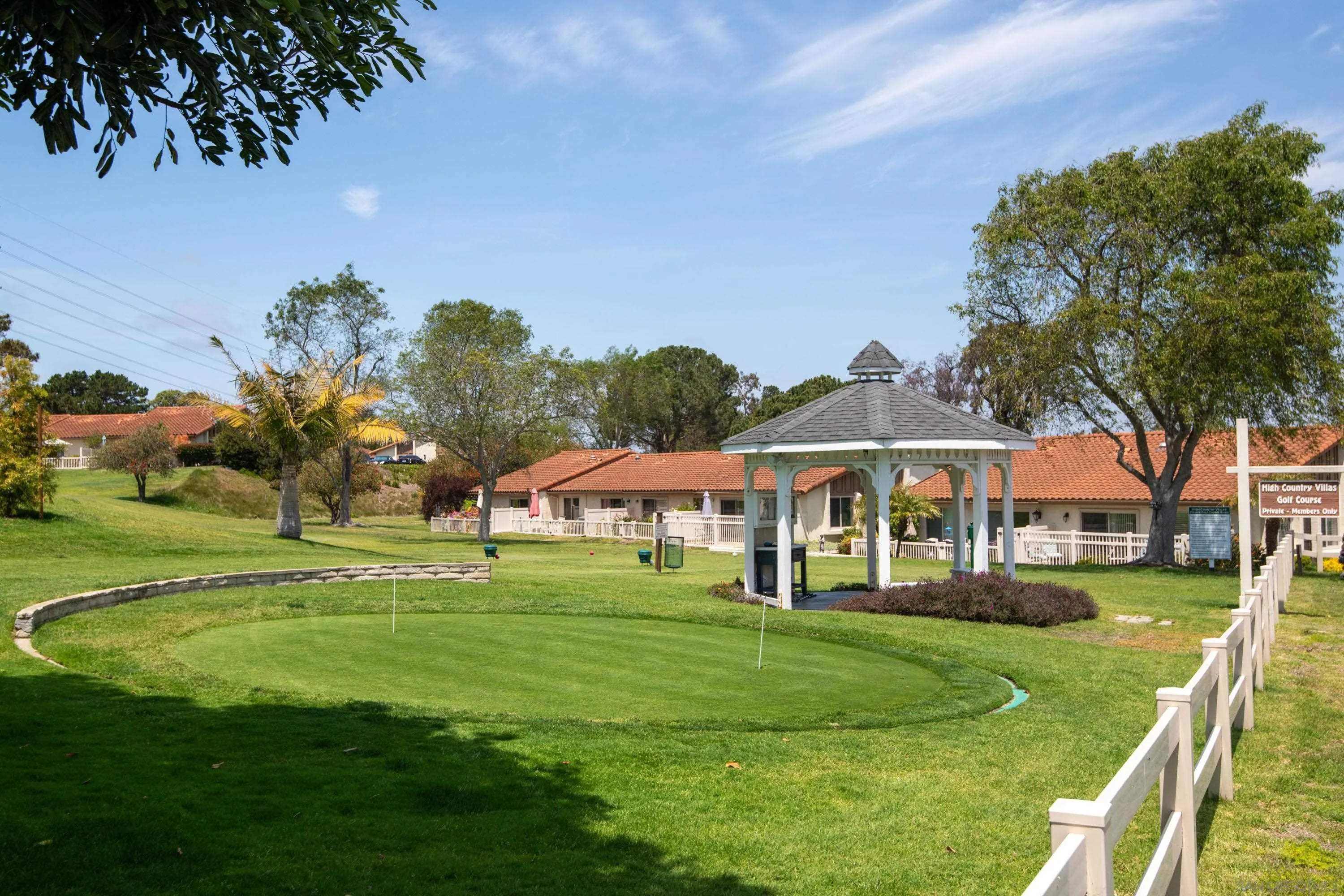 https://cdn.realtyfeed.com/cdn/127/250037231/8cb93aae2ffc63ea460cd71494d47f90.webp