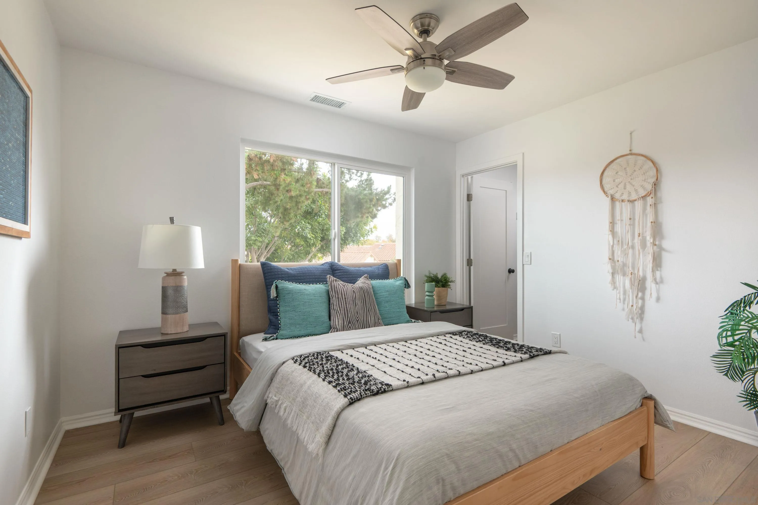 https://cdn.realtyfeed.com/cdn/127/250037231/eb8d3f78e7afabaa8182f8ef95016216.webp