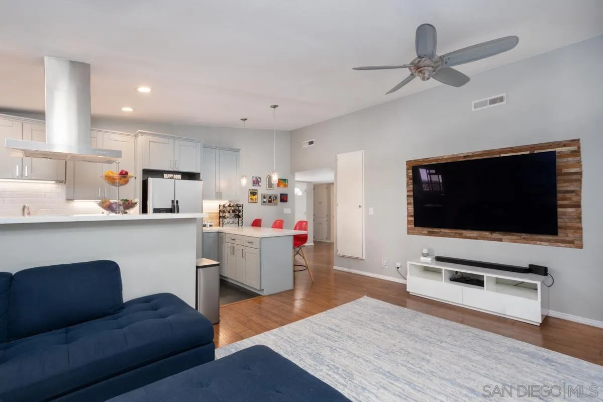 https://cdn.realtyfeed.com/cdn/127/250037236/729ae43ba1627730fd1f6b7e3bb5788f.webp
