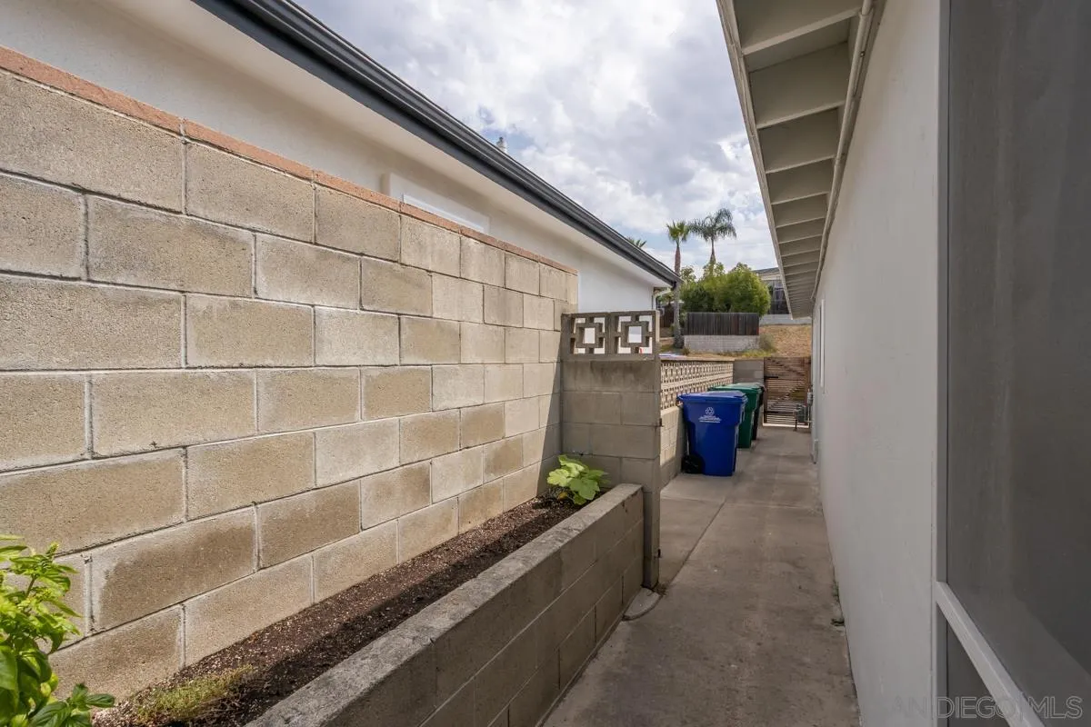 https://cdn.realtyfeed.com/cdn/127/250037236/89c58730d010d5ef412b4c48f9fead1d.webp