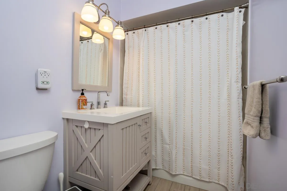 https://cdn.realtyfeed.com/cdn/127/250037236/f6c6ac123d9c9289eb121c97249e4152.webp