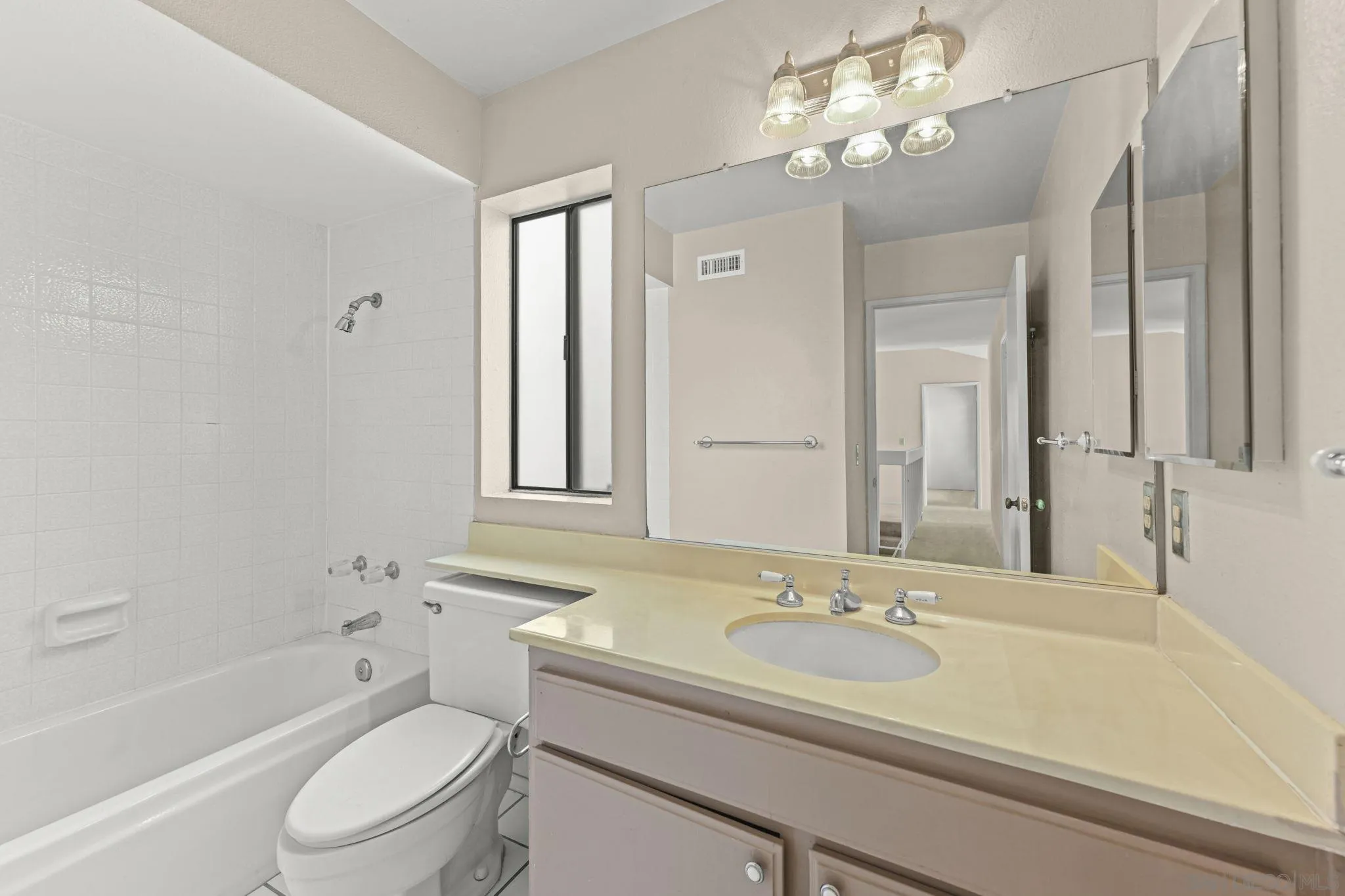 https://cdn.realtyfeed.com/cdn/127/250037240/7a0f88491d988c7da231a214dcd6e3fa.webp