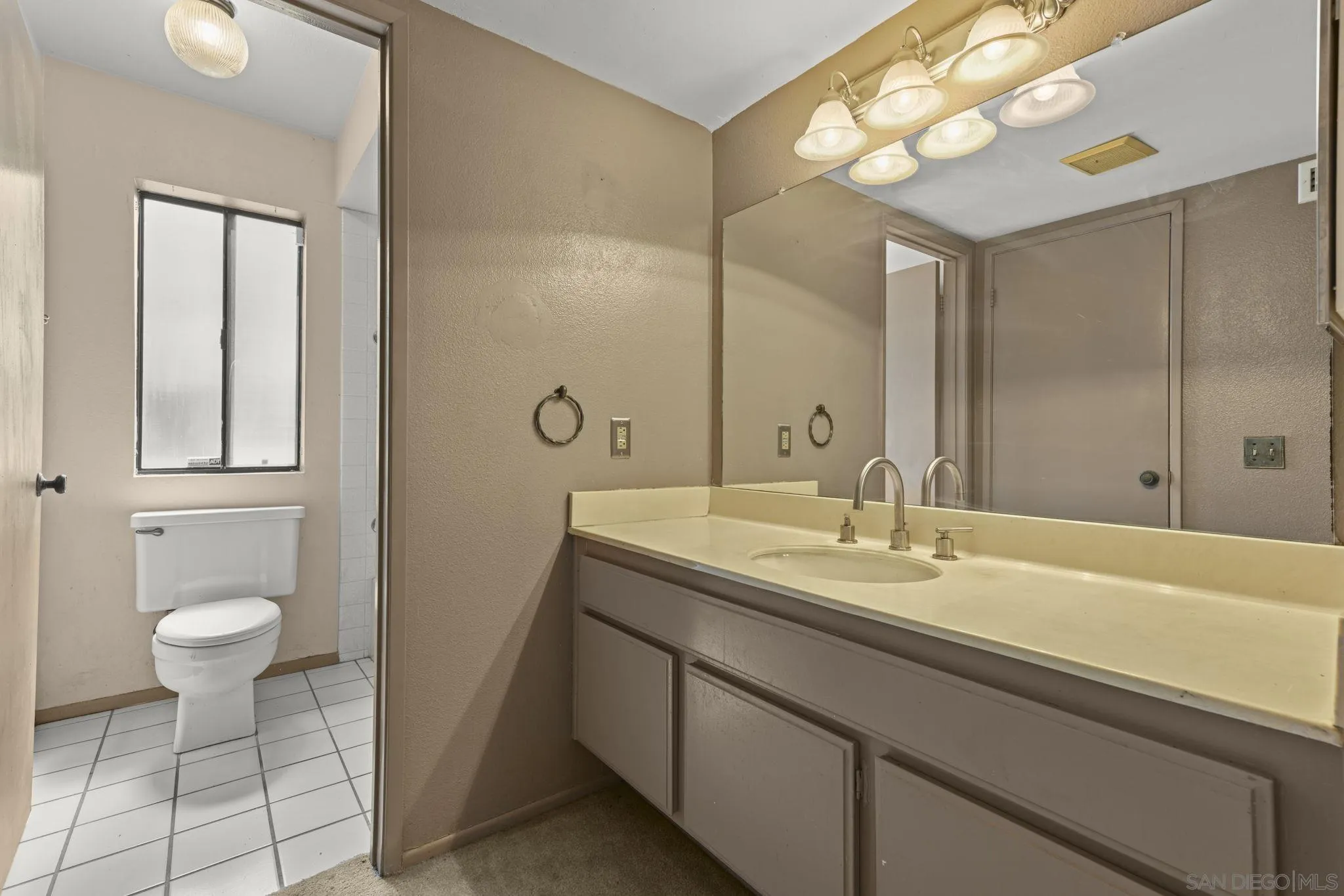 https://cdn.realtyfeed.com/cdn/127/250037240/ad7092fd3bd88615834670968c399b41.webp