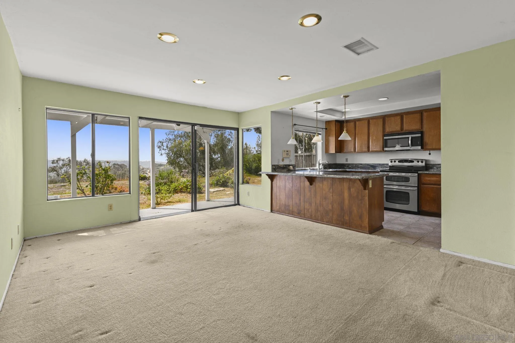 https://cdn.realtyfeed.com/cdn/127/250037240/e02585cf2b093834bb5c77c9d758d173.webp