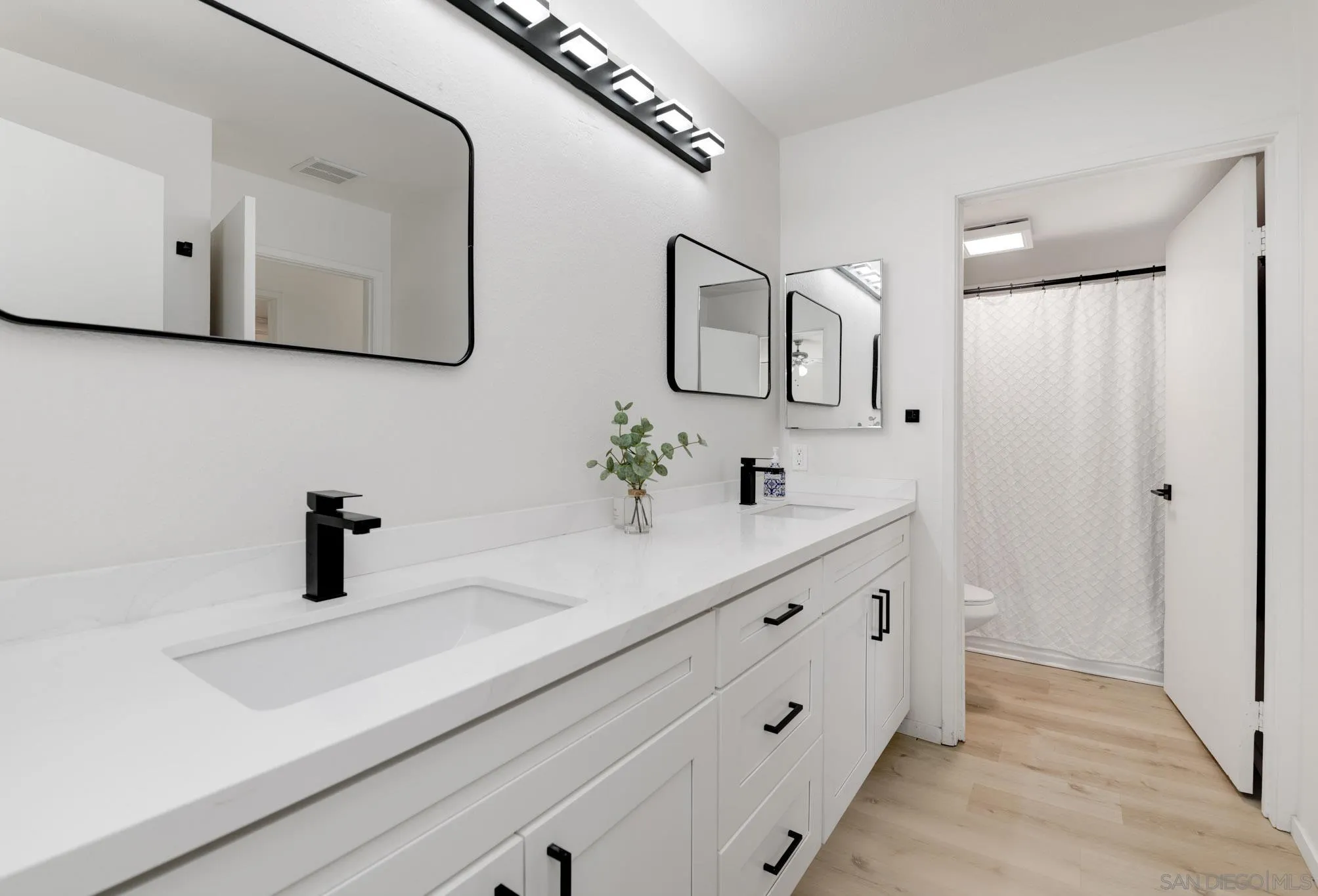 Photo #11: 250037241 Listing: Photo #11