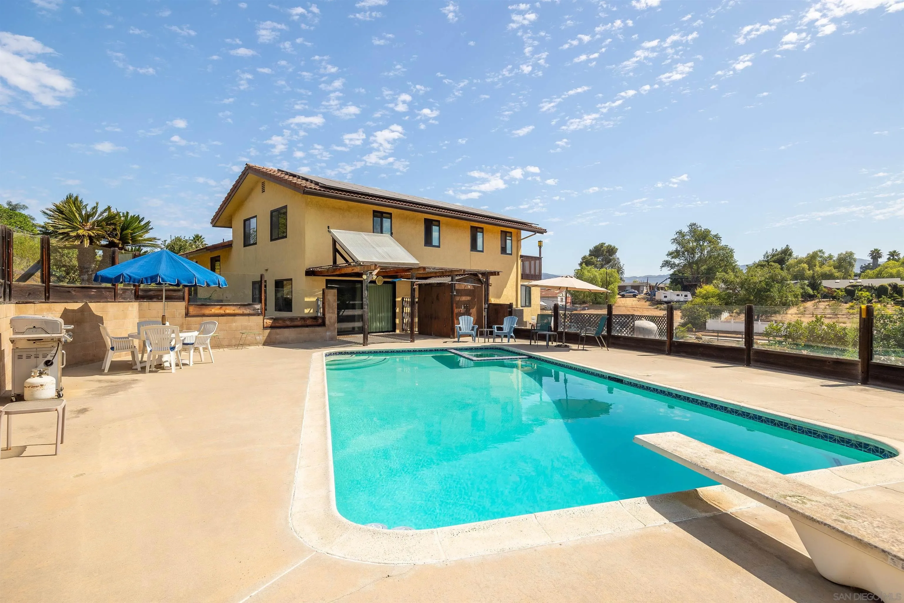 https://cdn.realtyfeed.com/cdn/127/250037244/a37892cd2075f45366cc589cc30882b3.webp